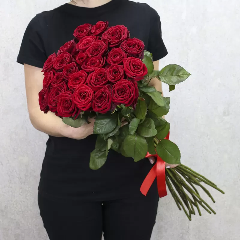25 trandafiri roșii 80-90 cm