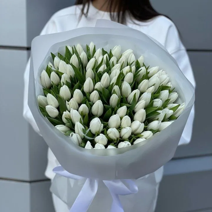 Buchet din 101 lalele albe