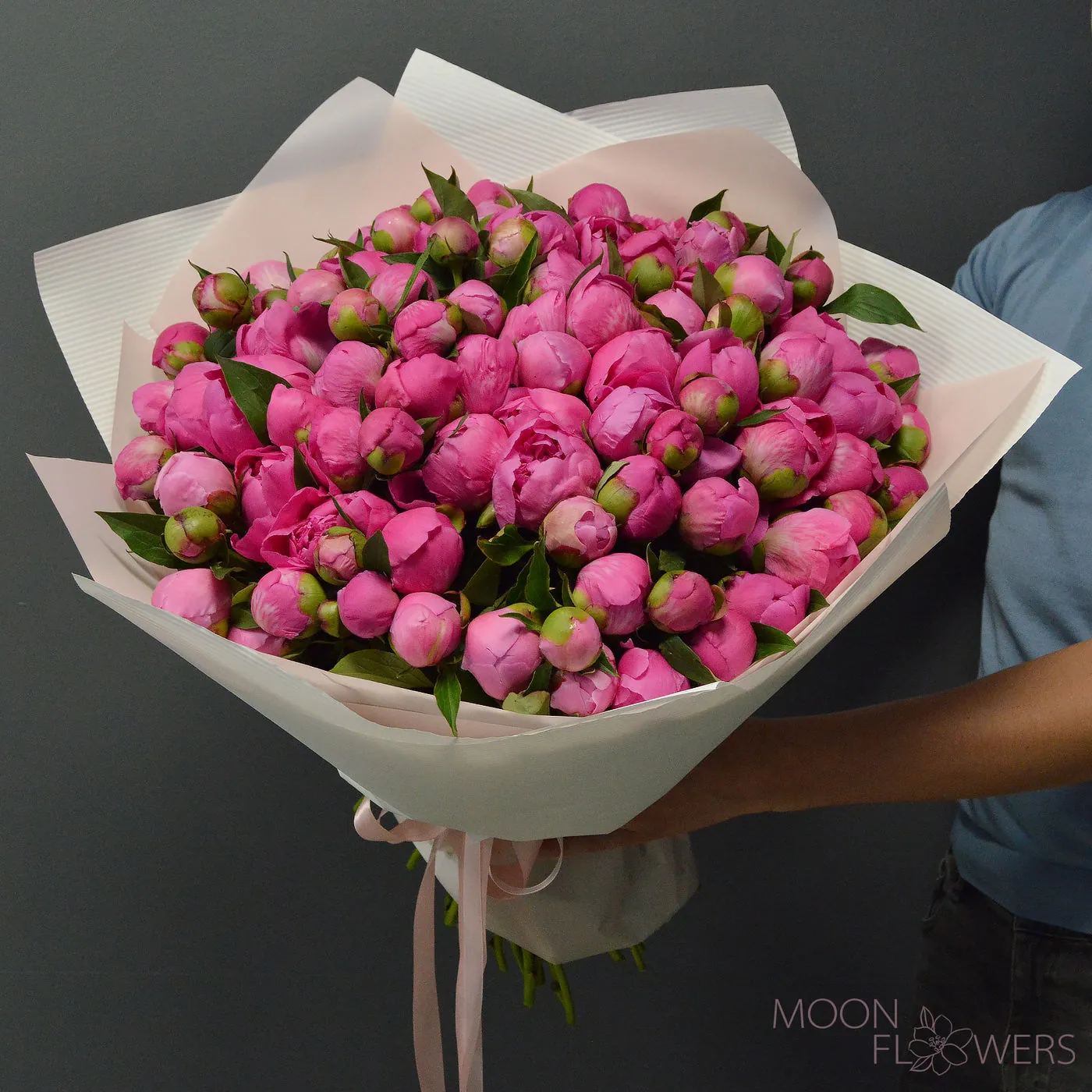 Buchet din 101 bujori roz