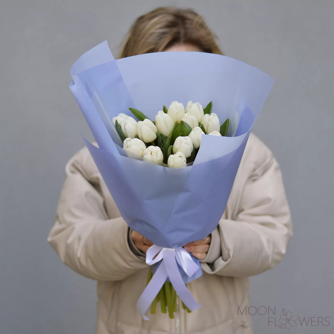 Bouquet of 15 white Dutch tulips in blue paper