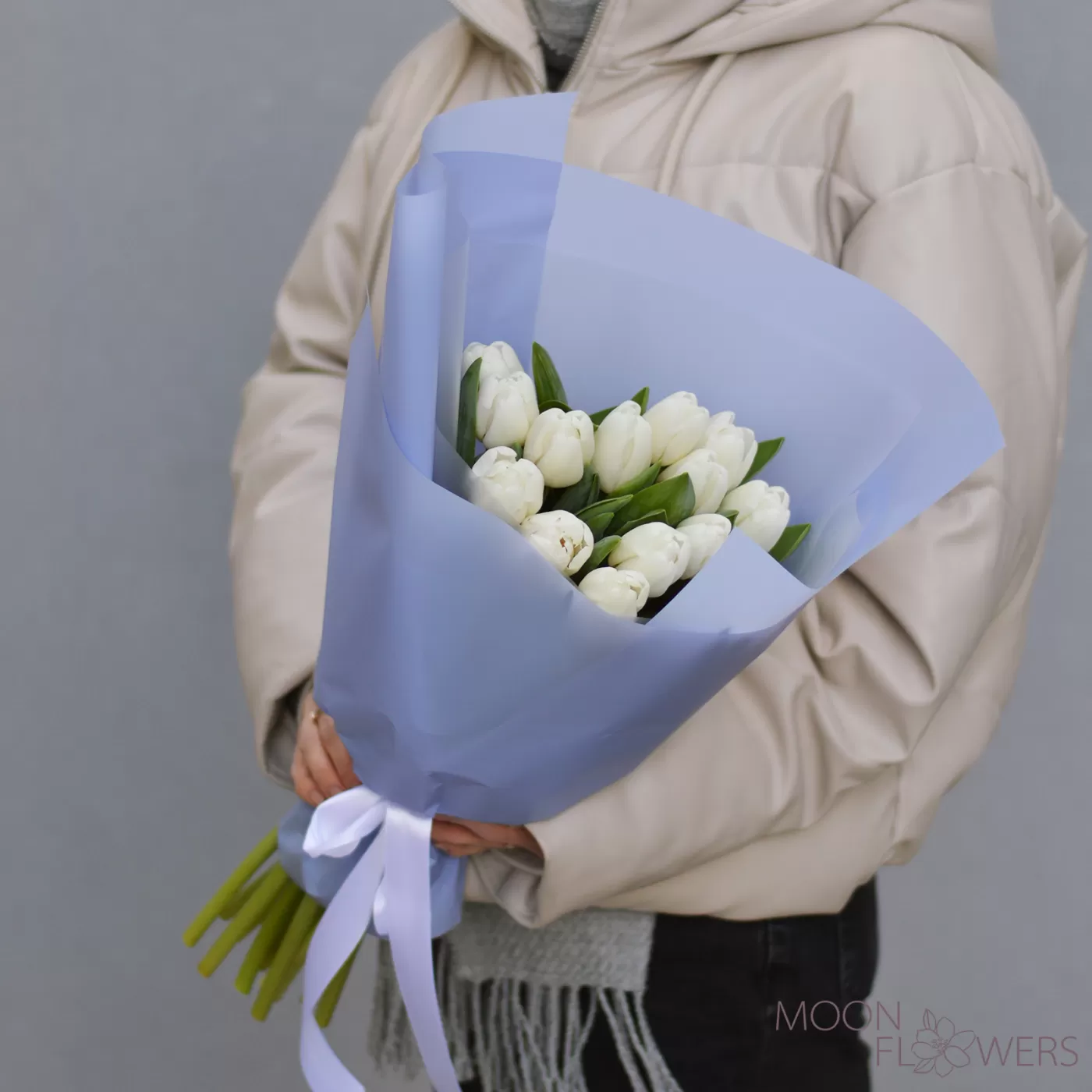 Bouquet of 15 white Dutch tulips in blue paper