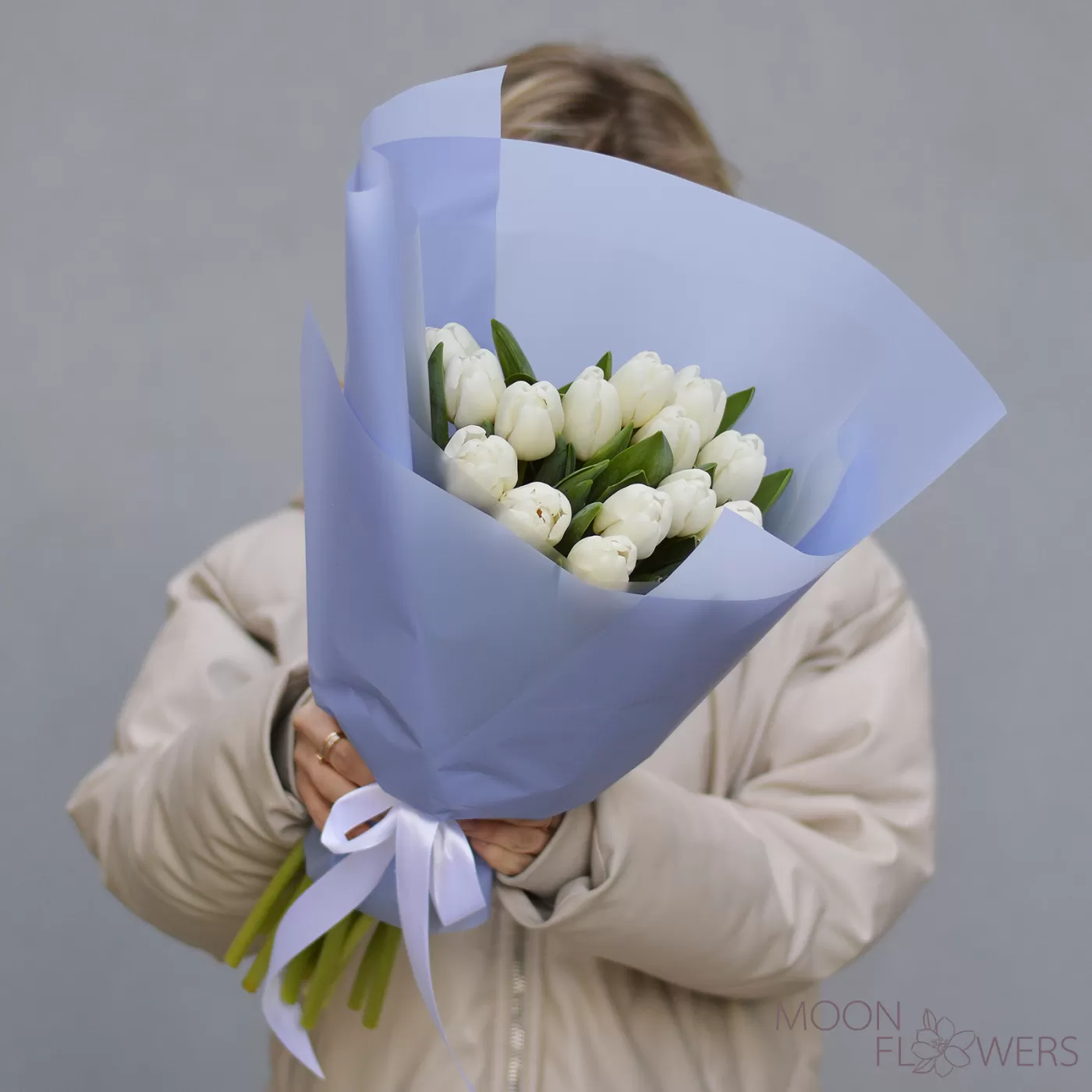 Bouquet of 15 white Dutch tulips in blue paper