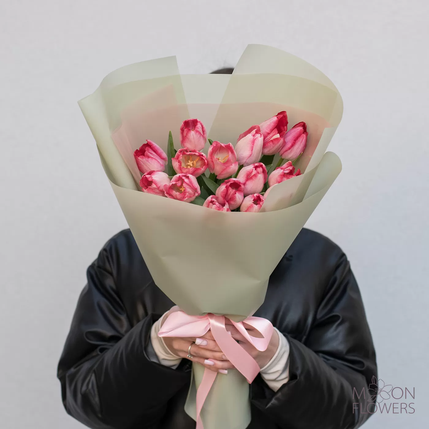 Buchet din 15 lalele roz