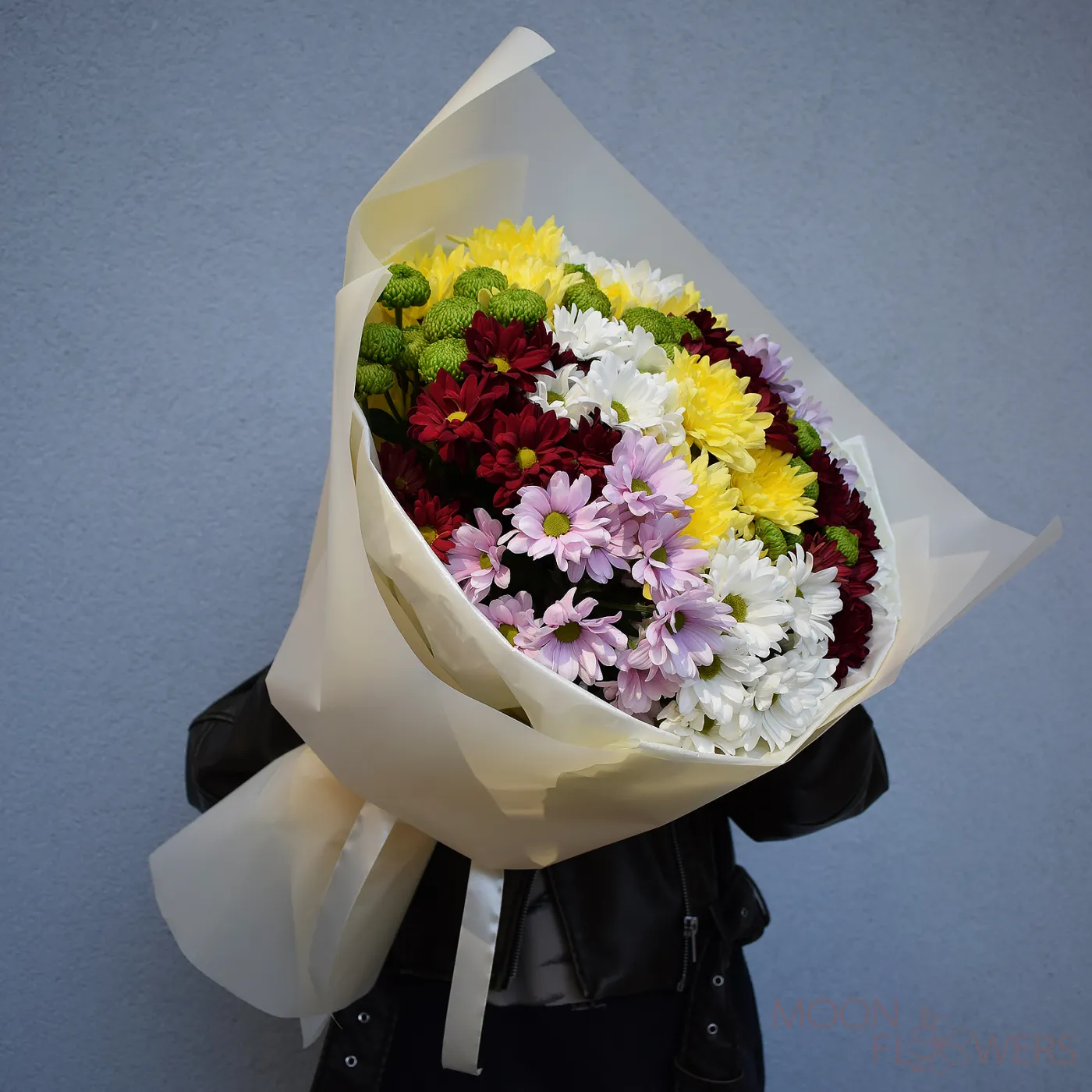 Buchet din 15 fire de crizanteme multicolore