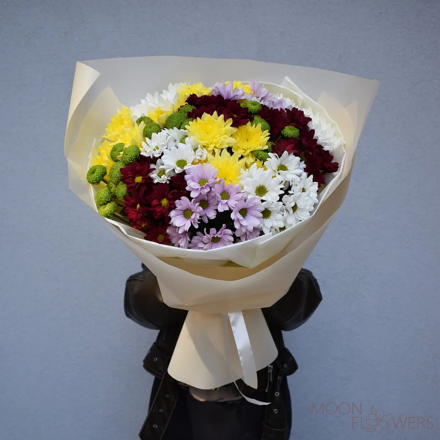 Buchet din 15 fire de crizanteme multicolore