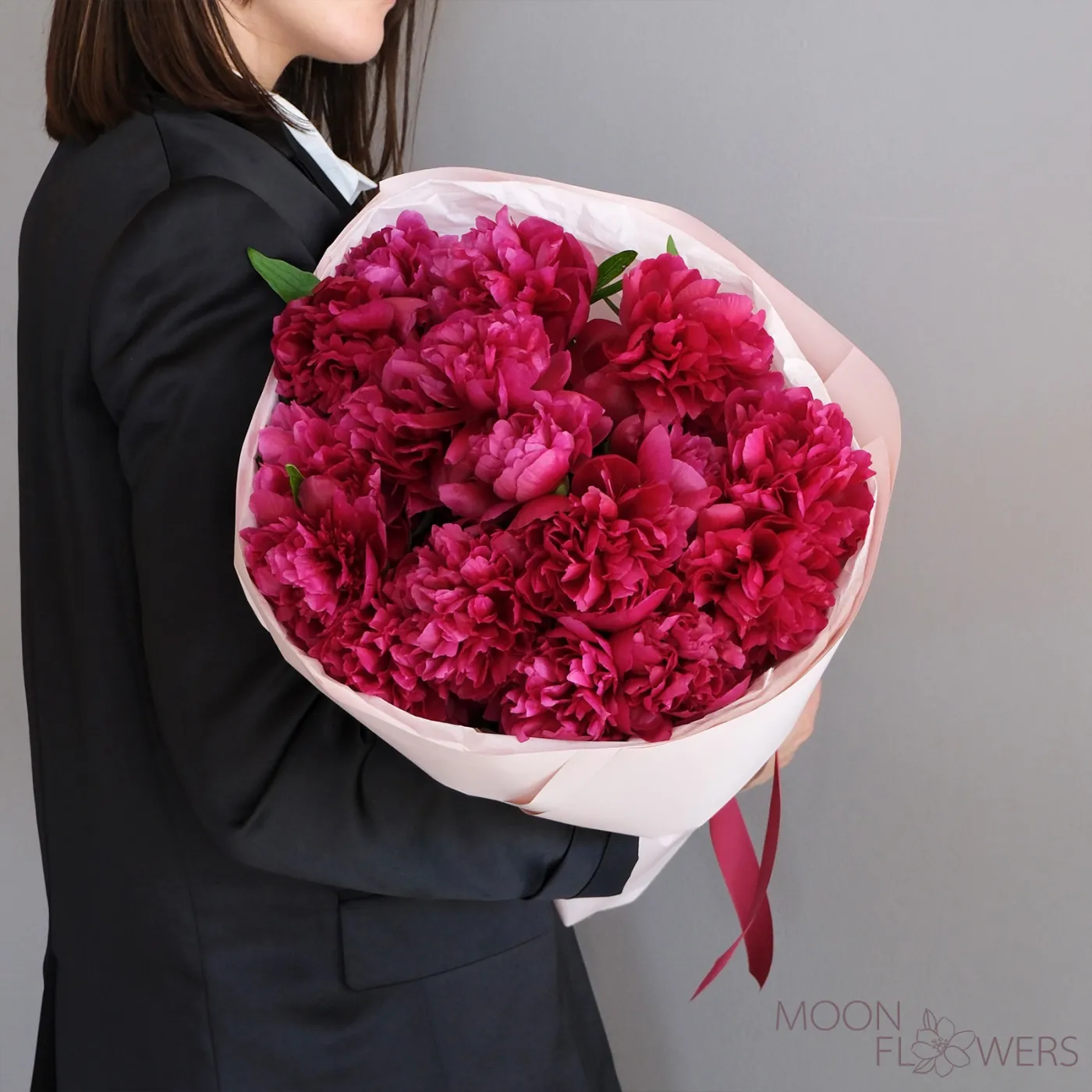Bouquet of 15 cherry-red peonies in Chișinău