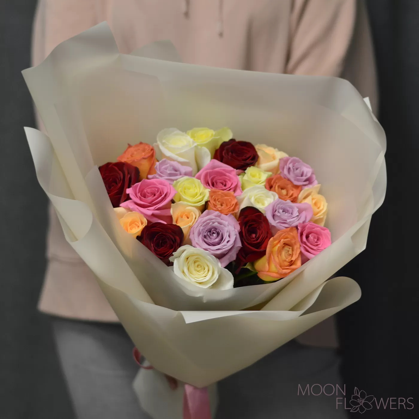 Bouquet of 25 multi-colored roses 30-40 cm