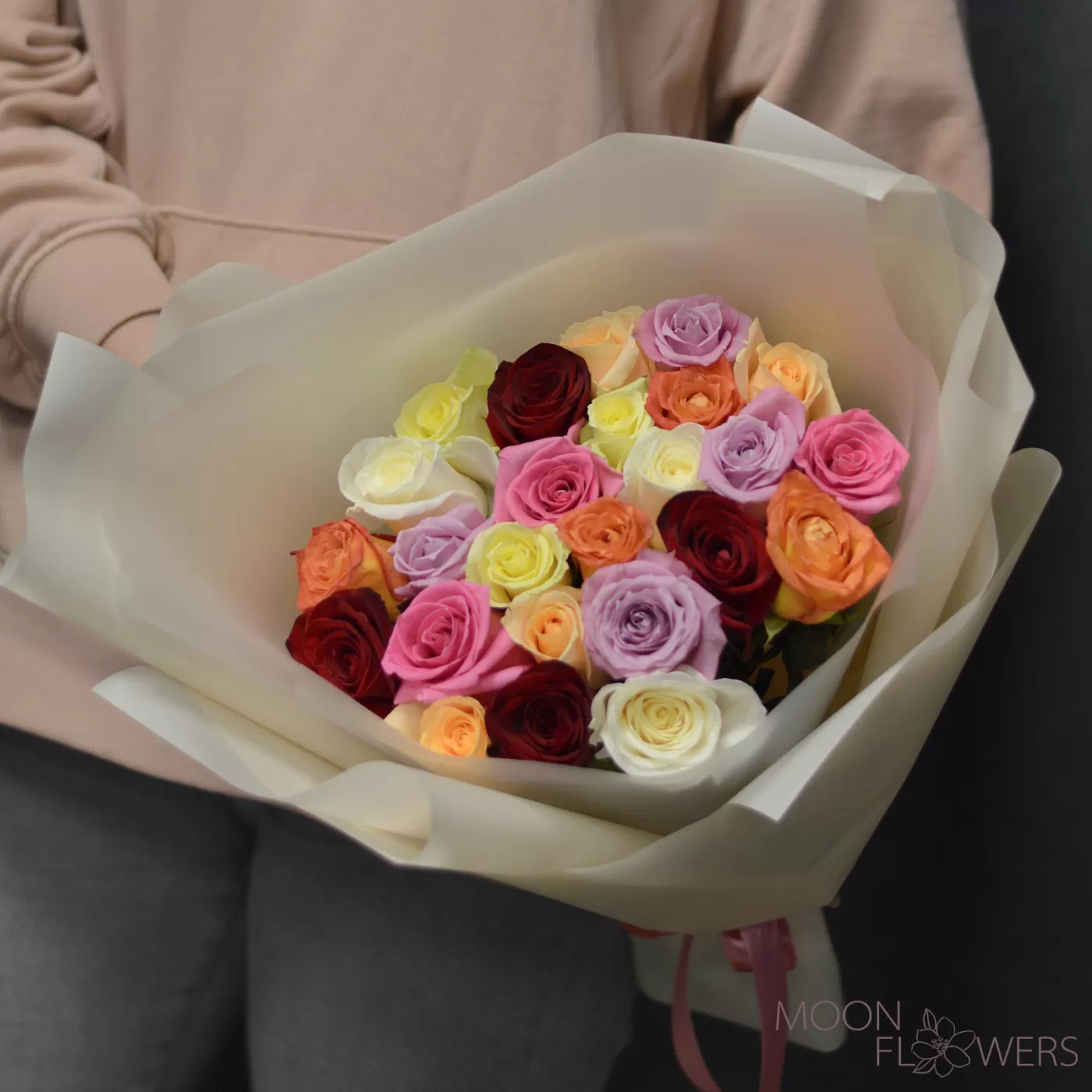 Bouquet of 25 multi-colored roses 30-40 cm
