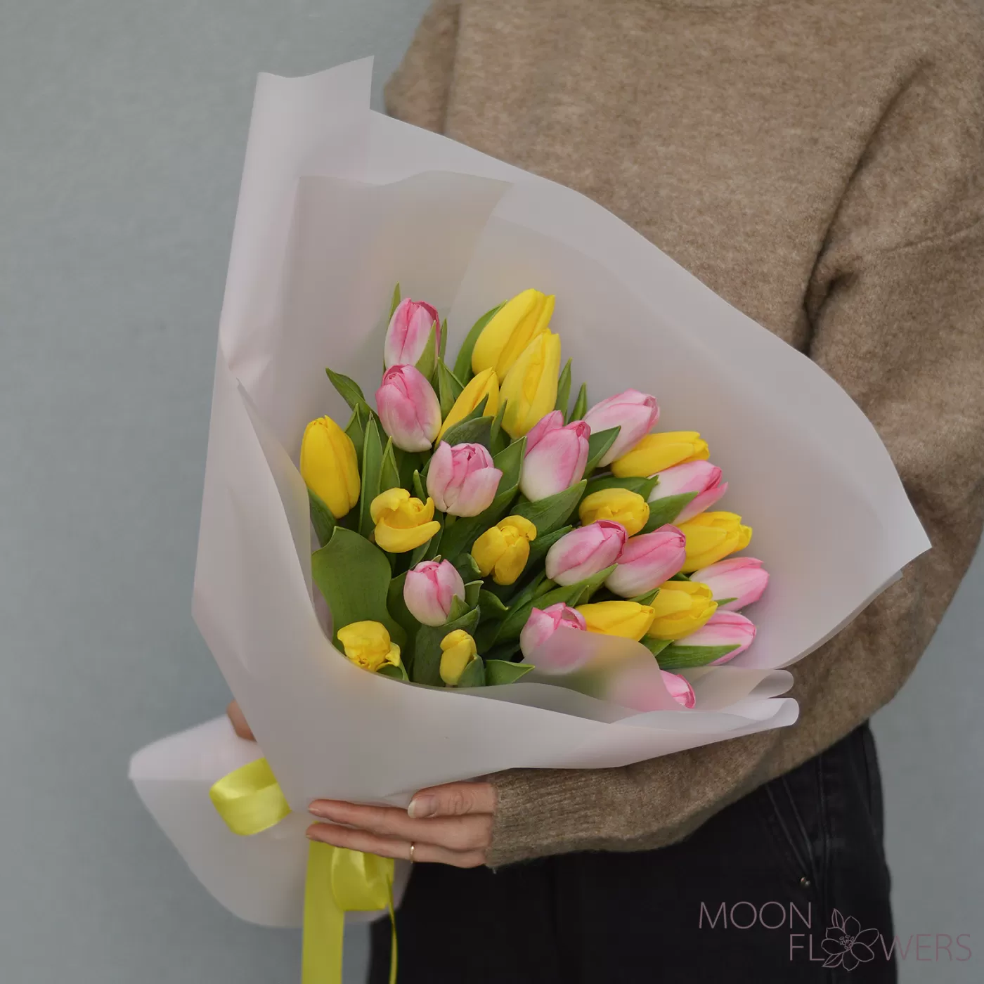 Buchet de 25 lalele Olandeze galbene și roz