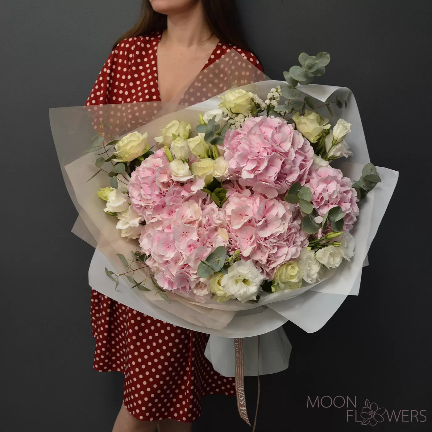 Bouquet of 5 pink hydrangeas, eustoma and roses