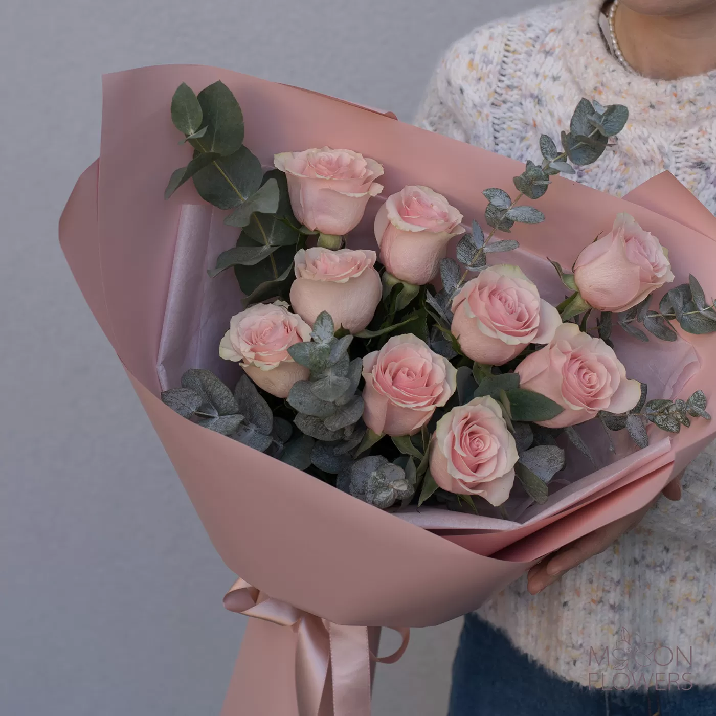Bouquet of 9 pink Dutch roses with eucalyptus