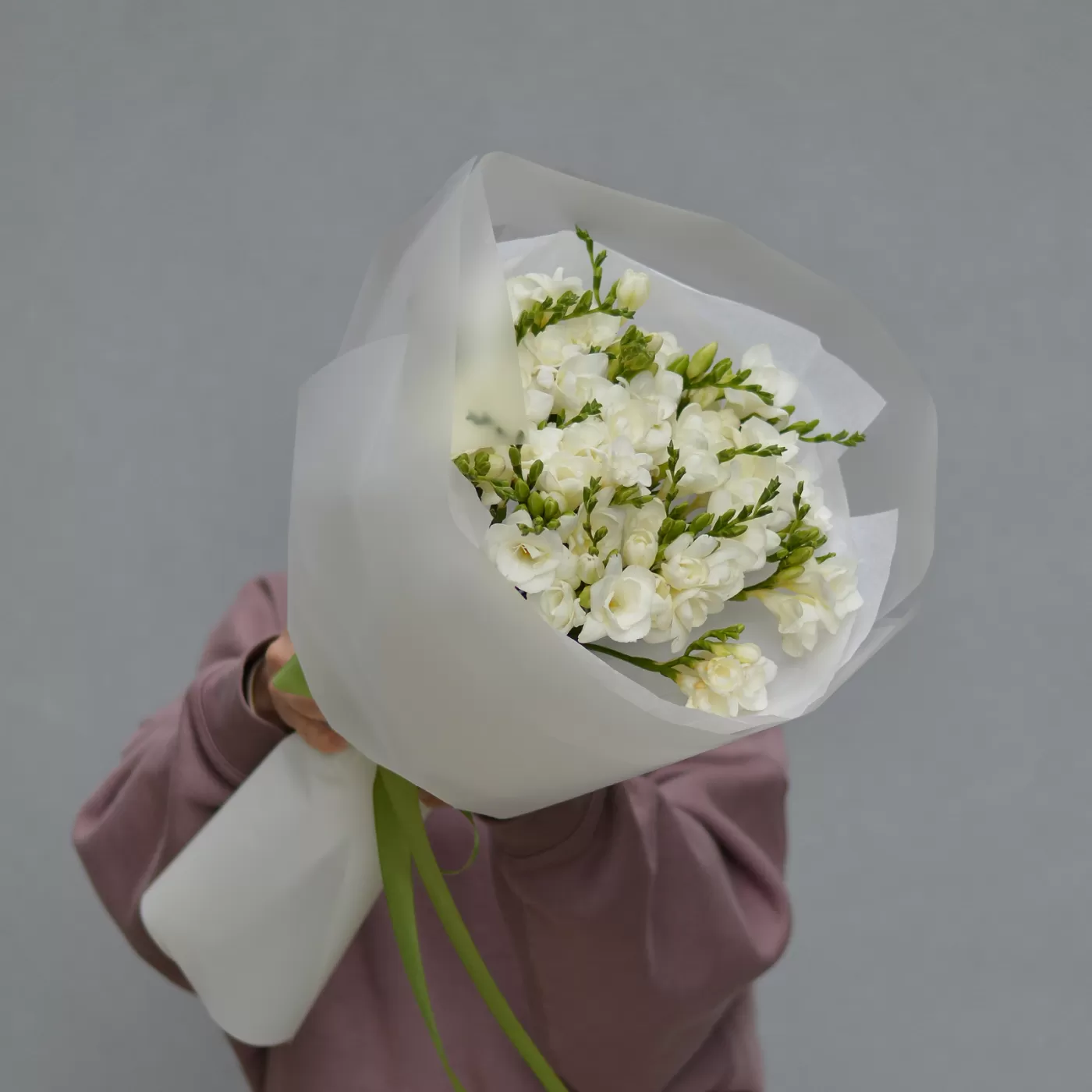Bouquet of white freesia (M)