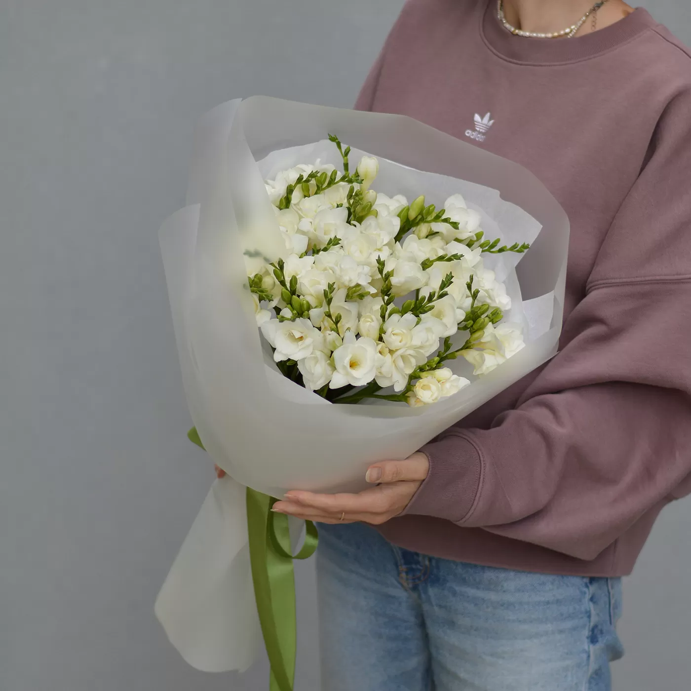 Bouquet of white freesia (M)