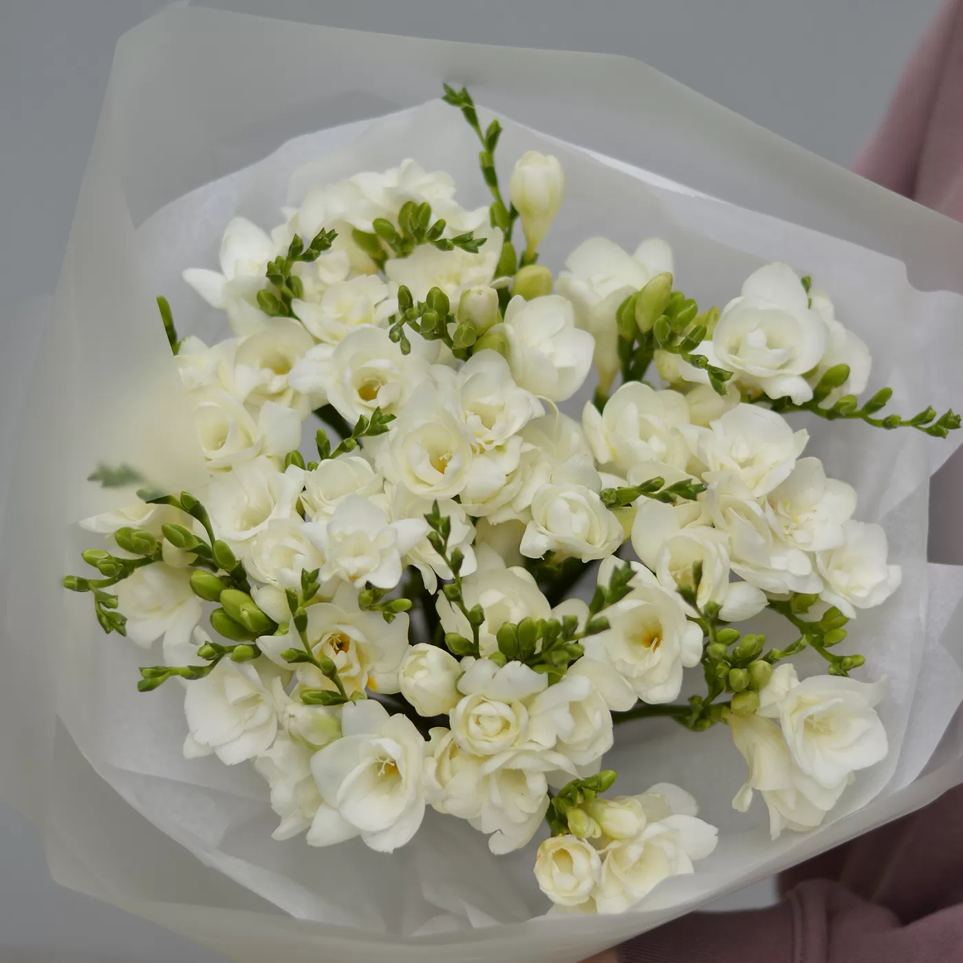 Bouquet of white freesia (M)