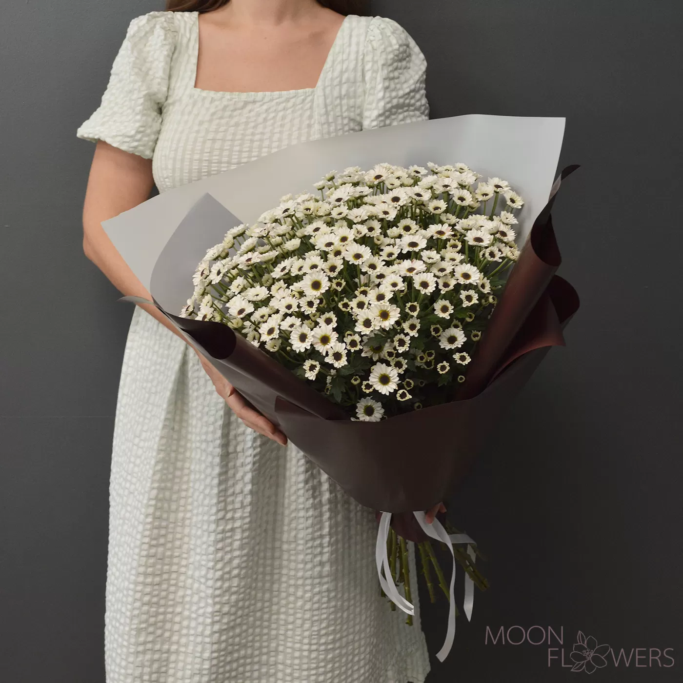 Bouquet of white chrysanthemum Santini