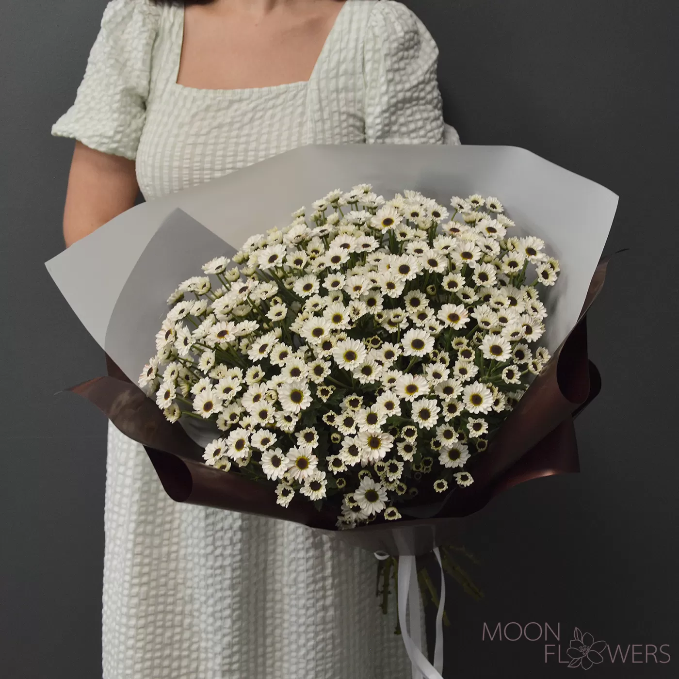 Bouquet of white chrysanthemum Santini