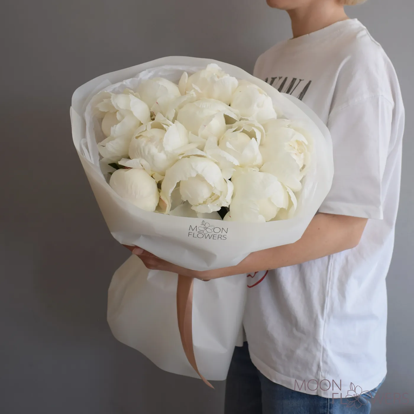 Bouquet of white Dutch peonies in Chișinău