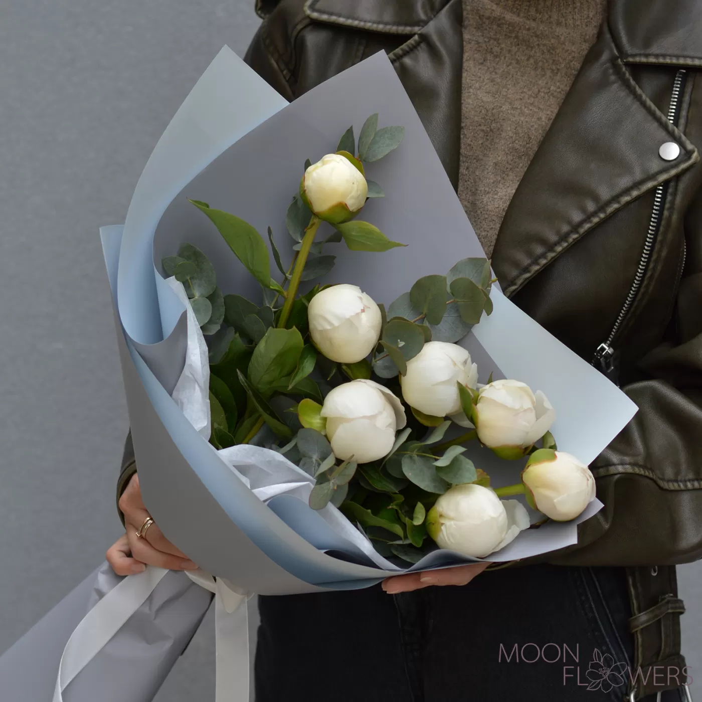 Buchet de bujori Olandezi albi (S)