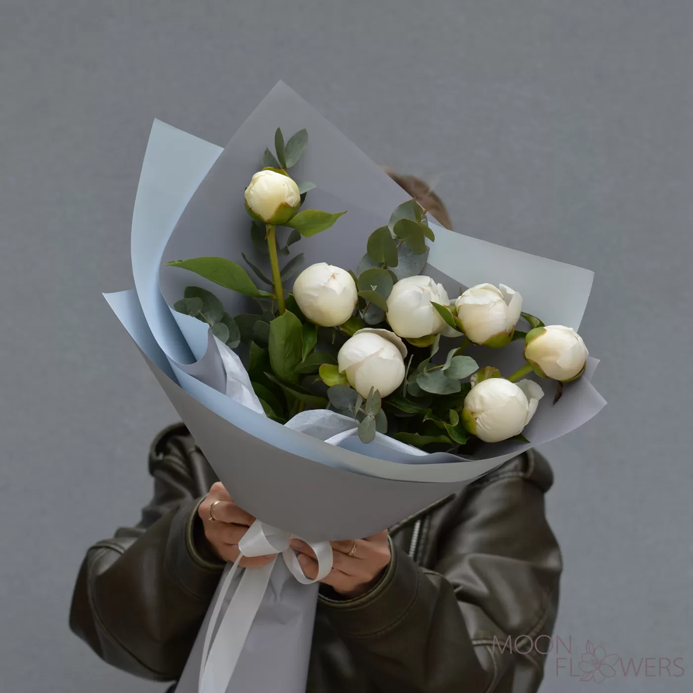 Buchet de bujori Olandezi albi (S)