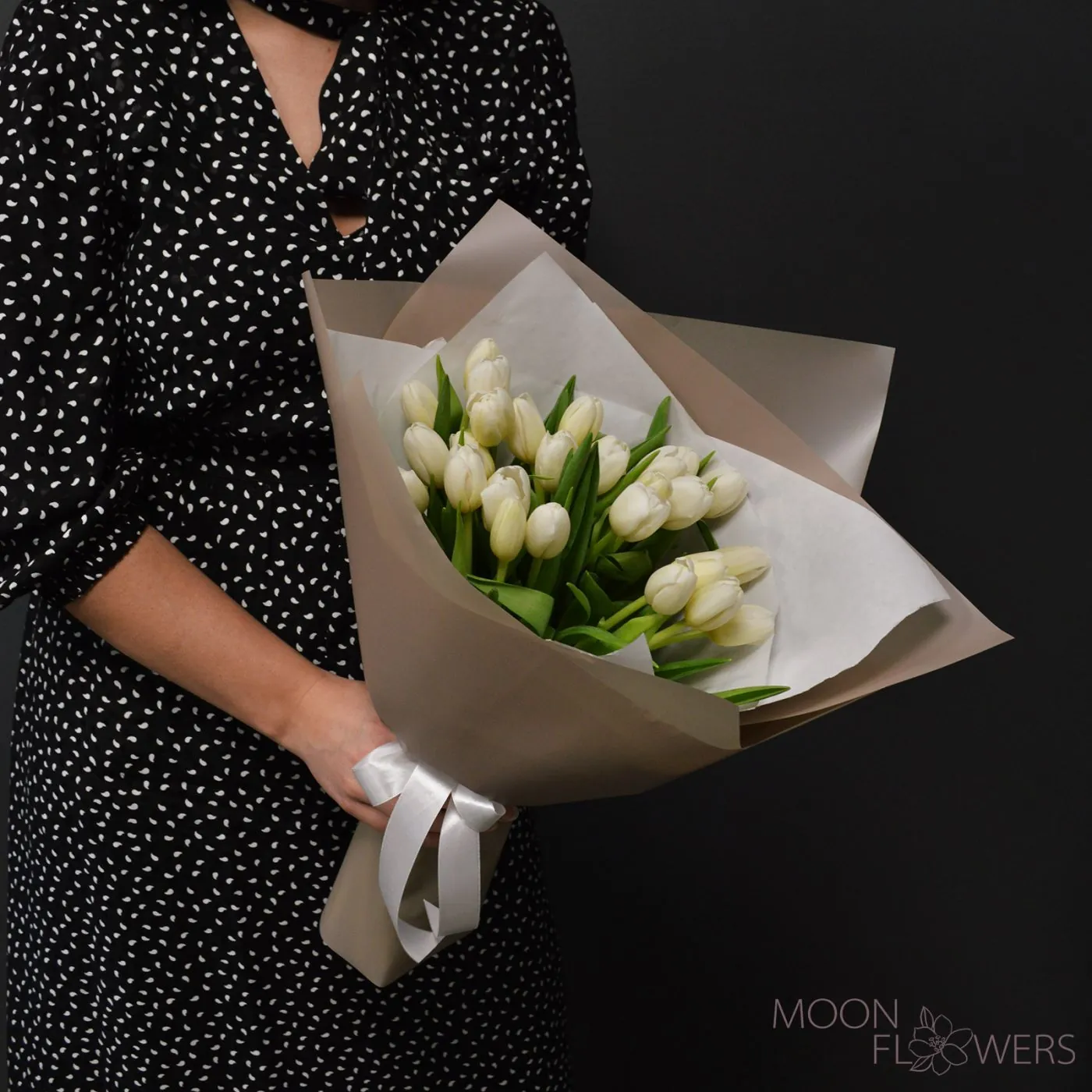 Bouquet of 25 white Dutch tulips