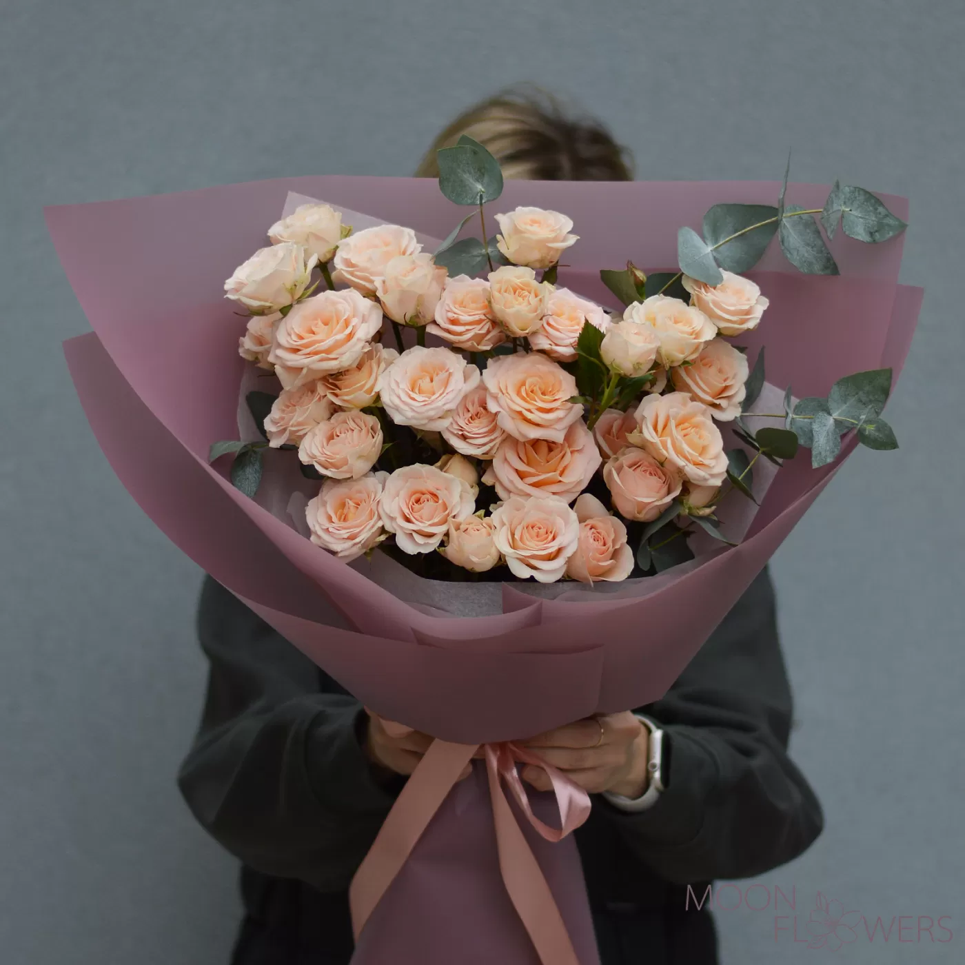 Bouquet of cream spray roses (S)