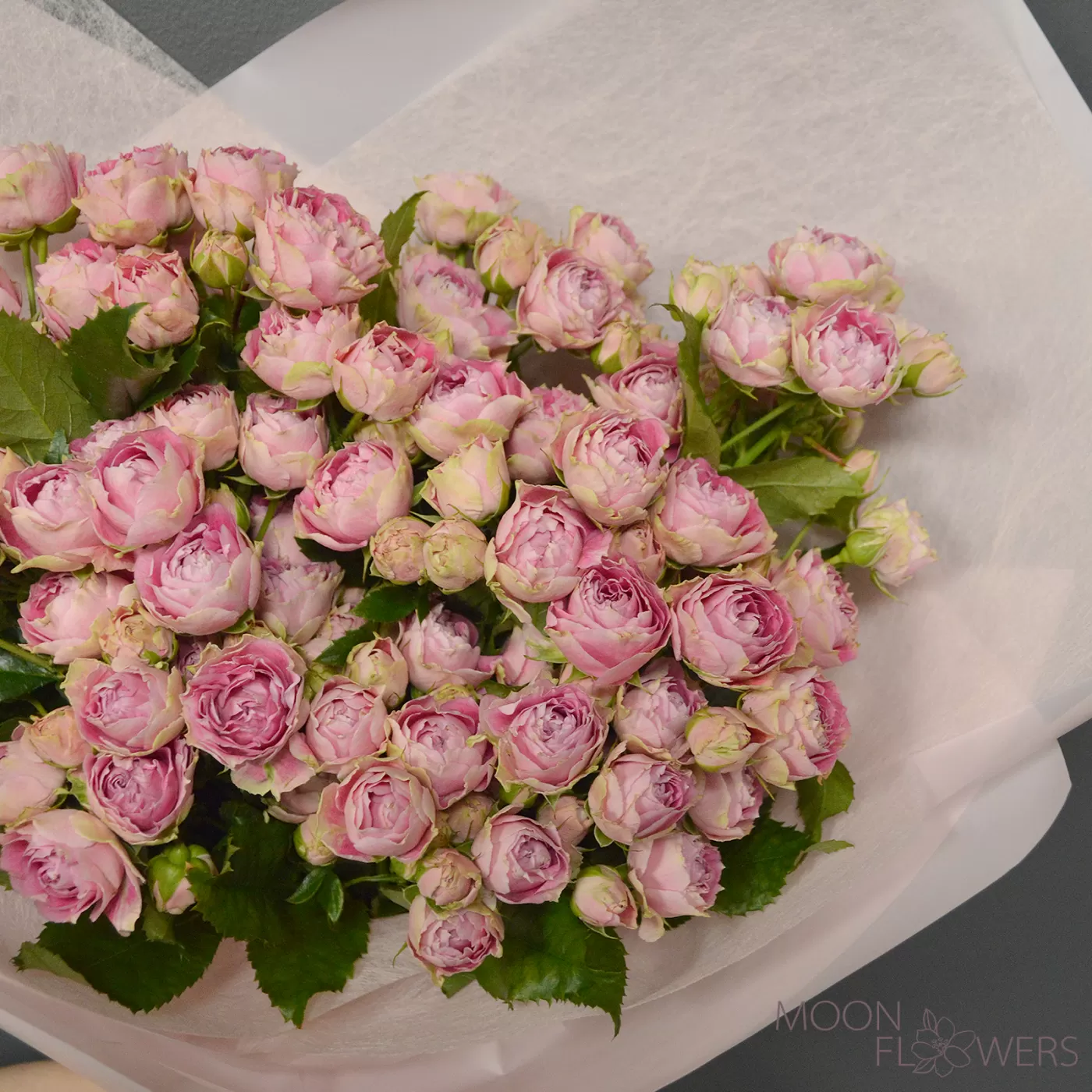 Buchet de trandafiri roz spray