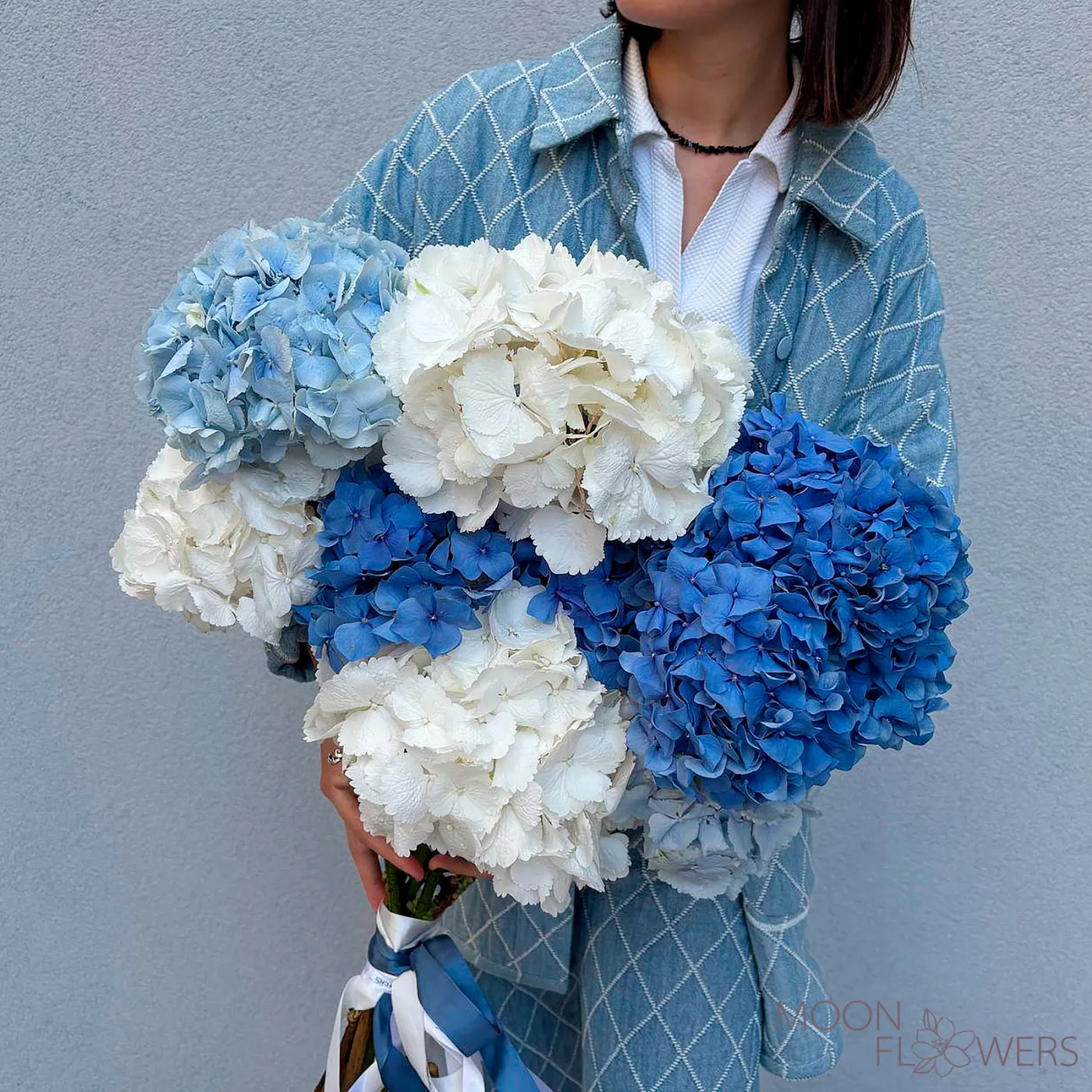 Bouquet of blue, light blue, and white hydrangeas (7 pieces)