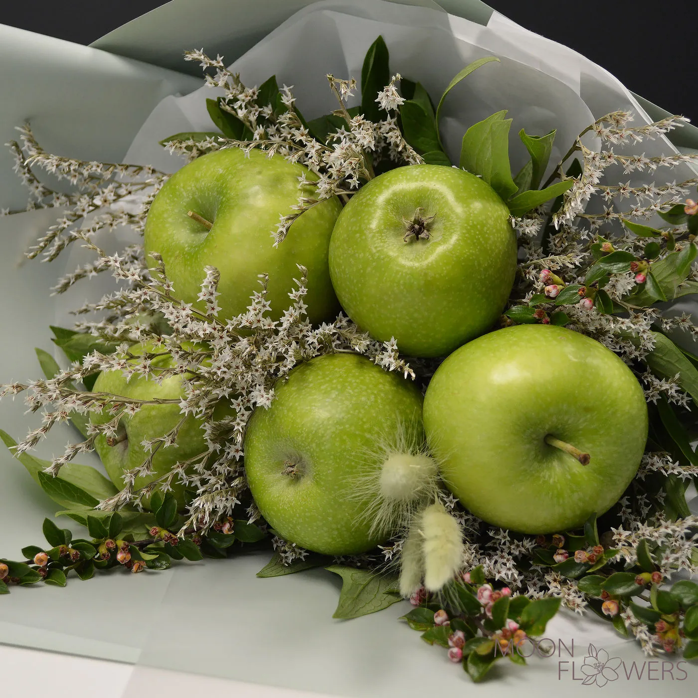 Bouquet with green apples