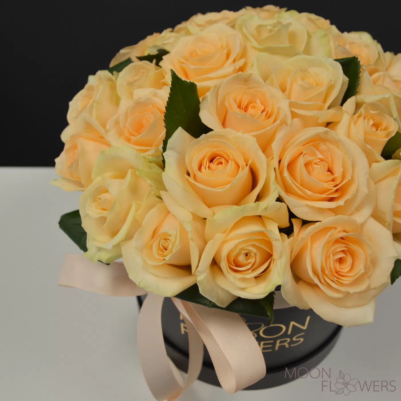 Black box with cream roses (L)