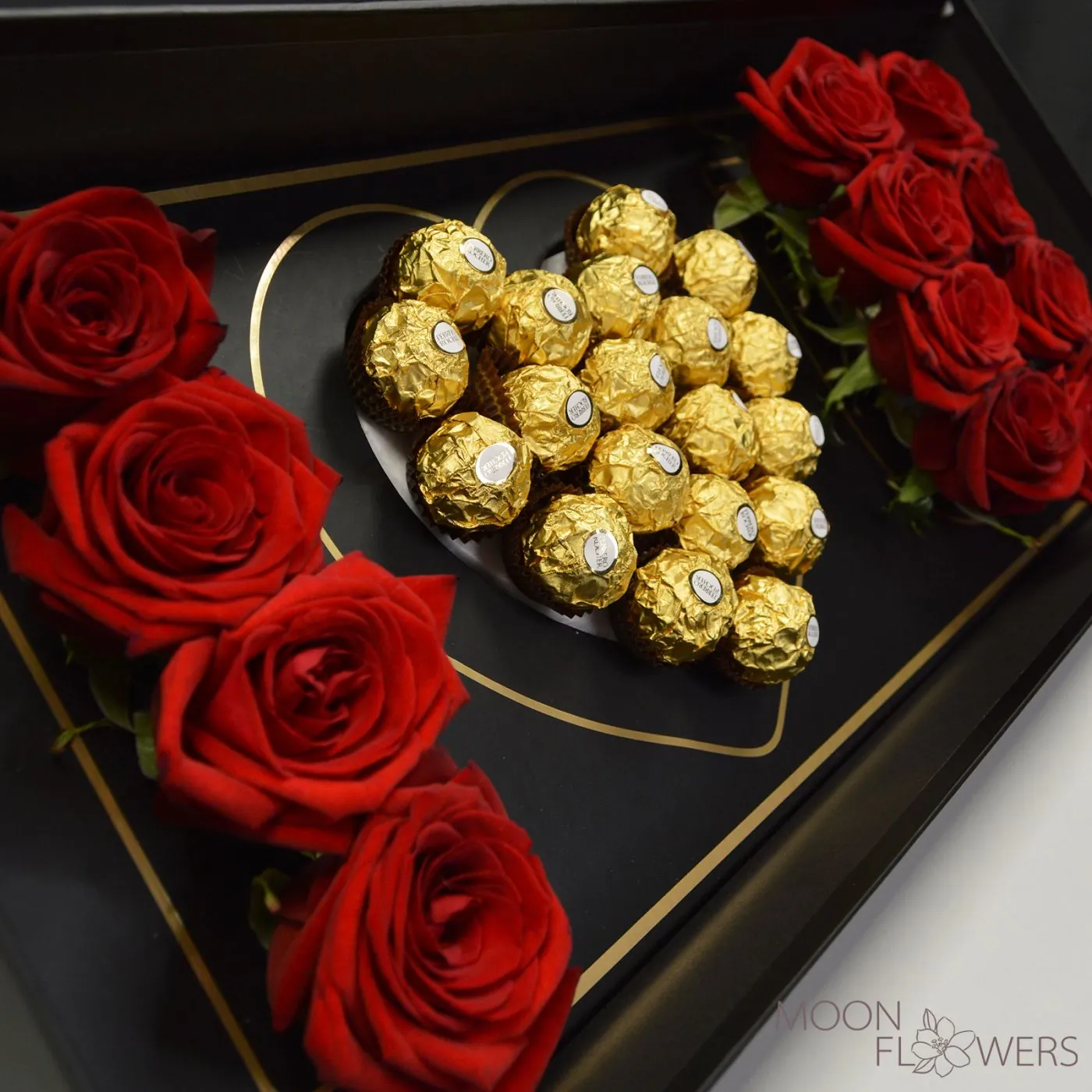 Cutie cu trandafiri și Ferrero "I Love You"