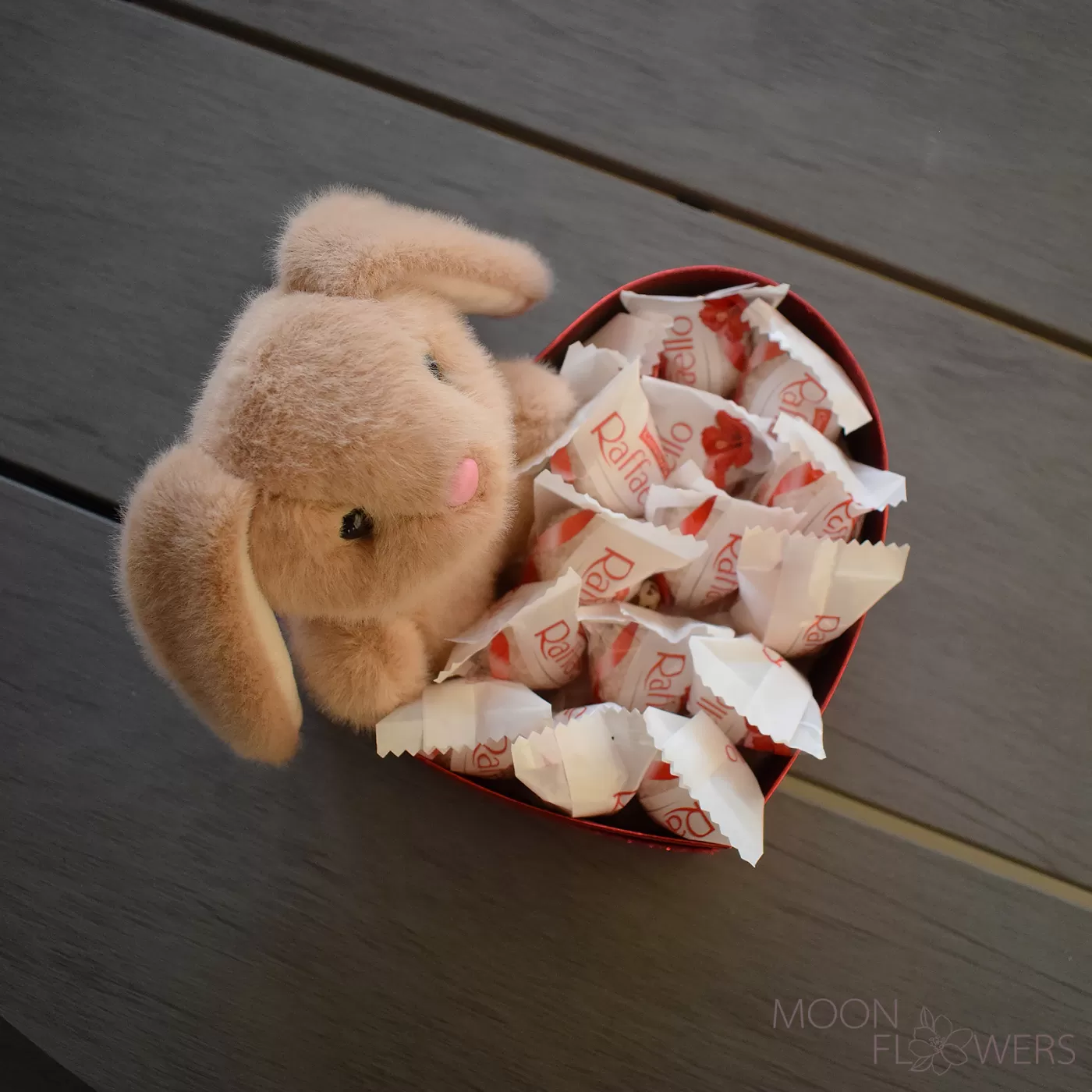 Heart box with Bunny and Raffaello (M)