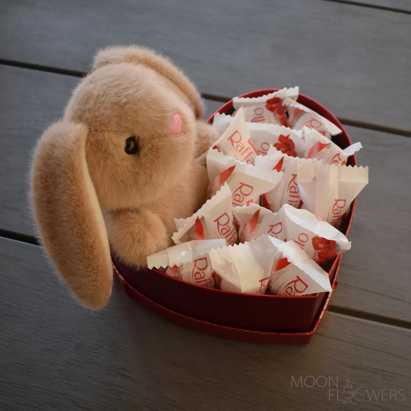 Heart box with Bunny and Raffaello (M)
