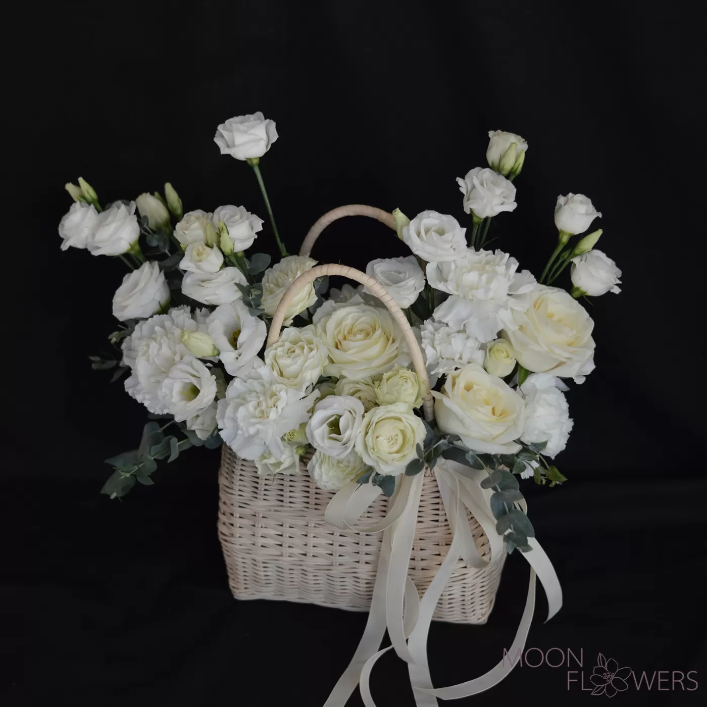 Basket with white roses, eustoma and carnations (S)