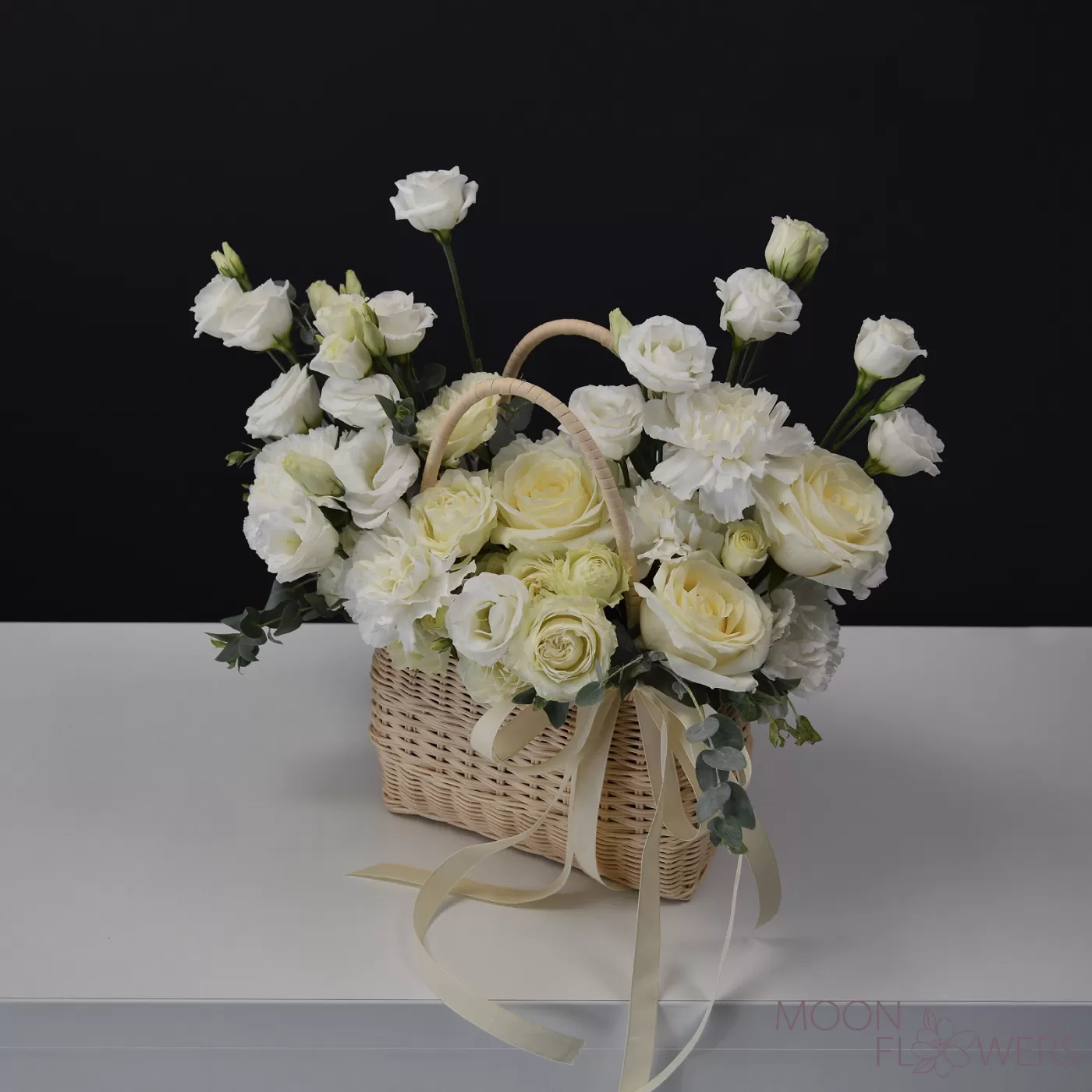 Basket with white roses, eustoma and carnations (S)