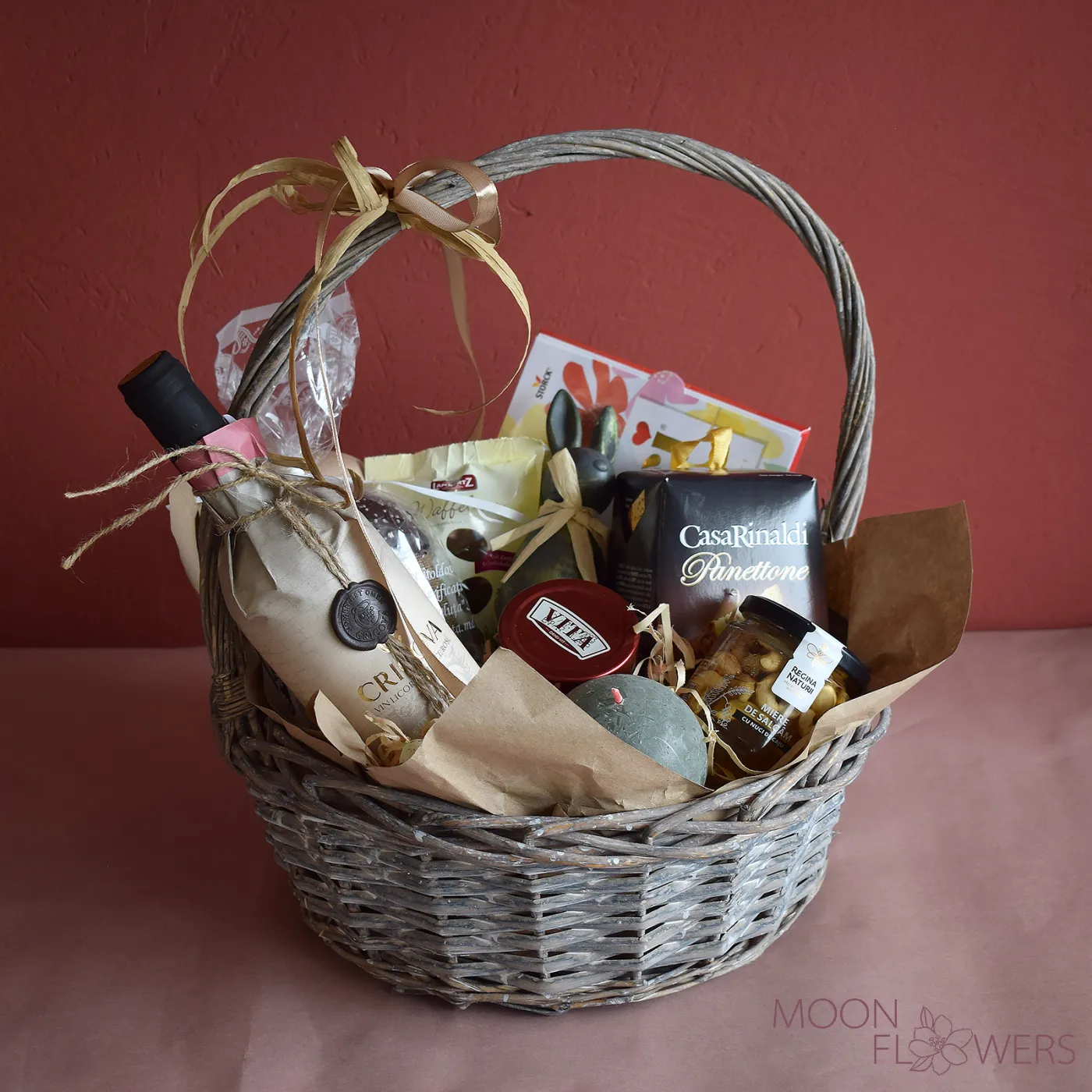 Easter arrangement with red wine CRICOVA PASTORAL LICOROS 0.75L and sweets