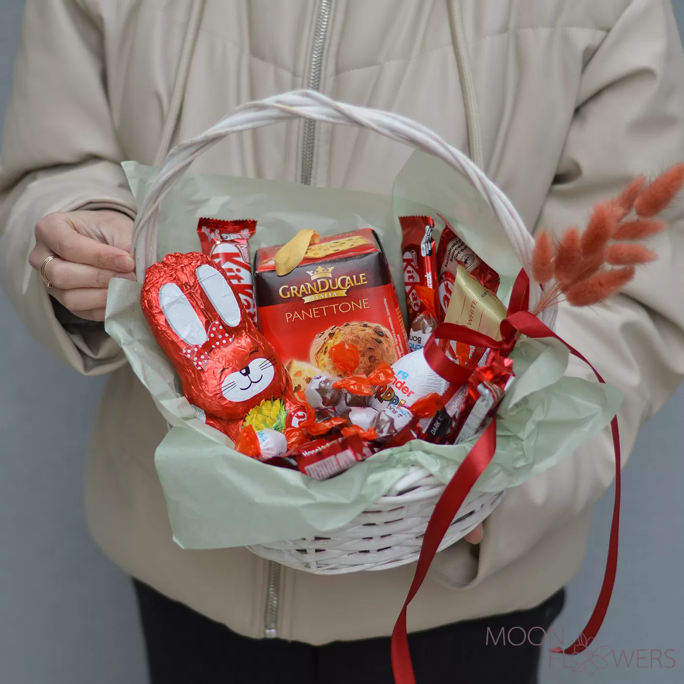 Пасхальная корзинка с Panettone и KitKat