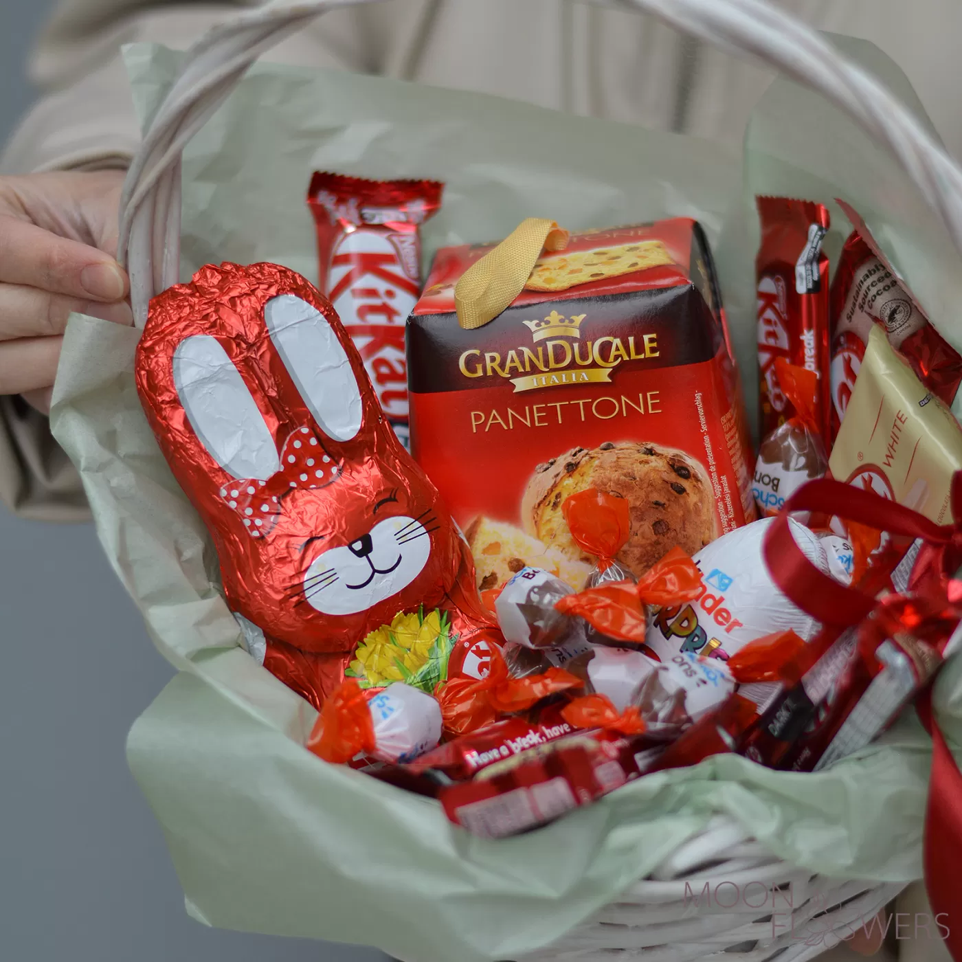 Пасхальная корзинка с Panettone и KitKat