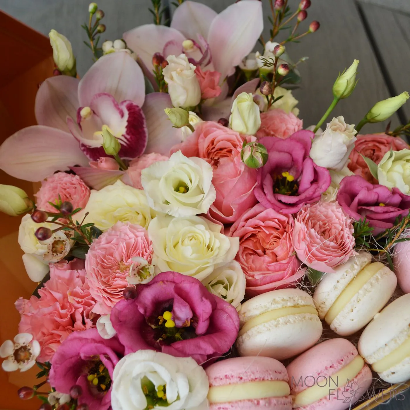 Polygonal heart with flowers and macarons