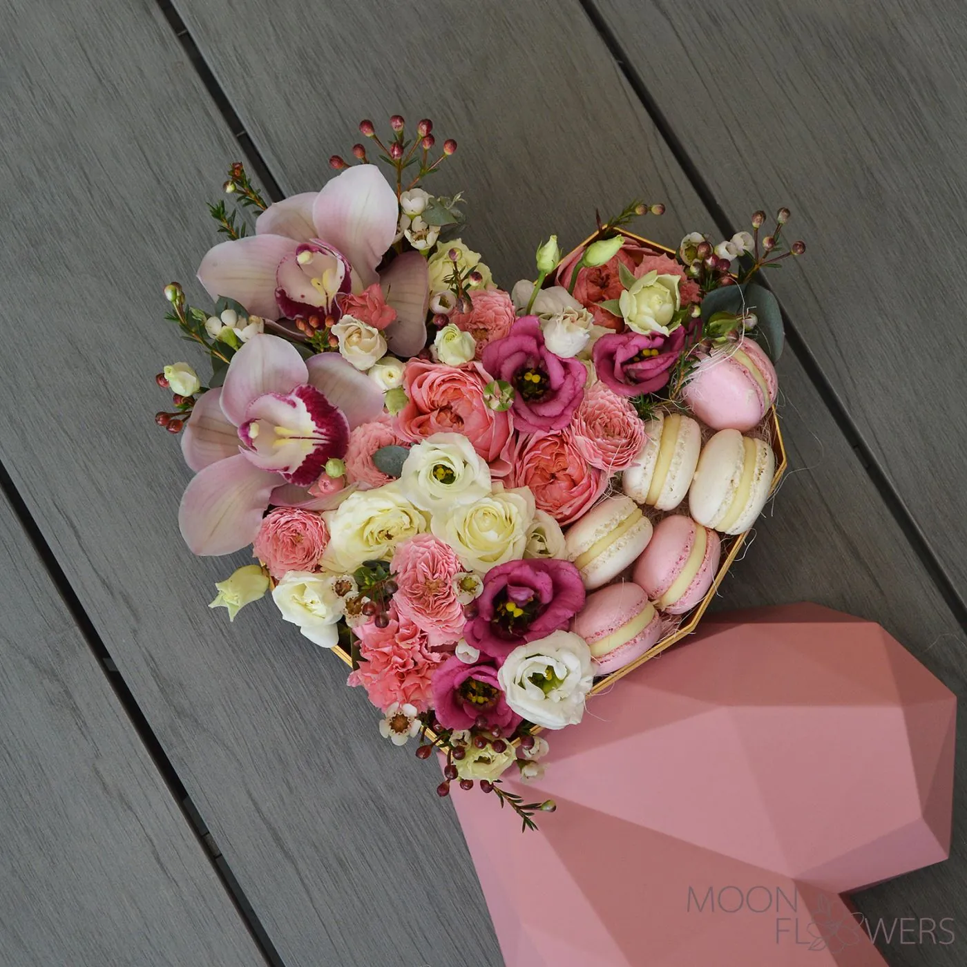 Polygonal heart with flowers and macarons