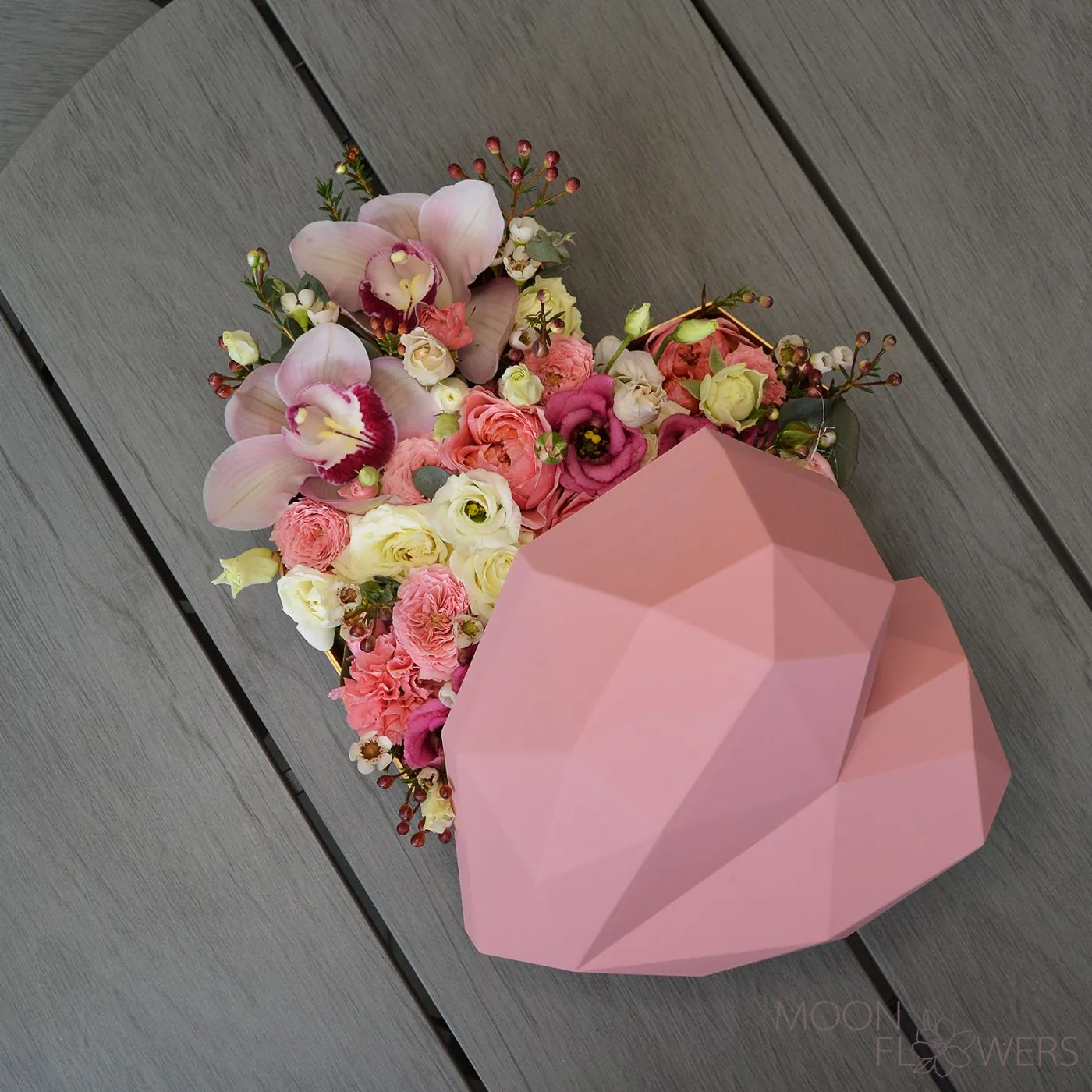 Polygonal heart with flowers and macarons