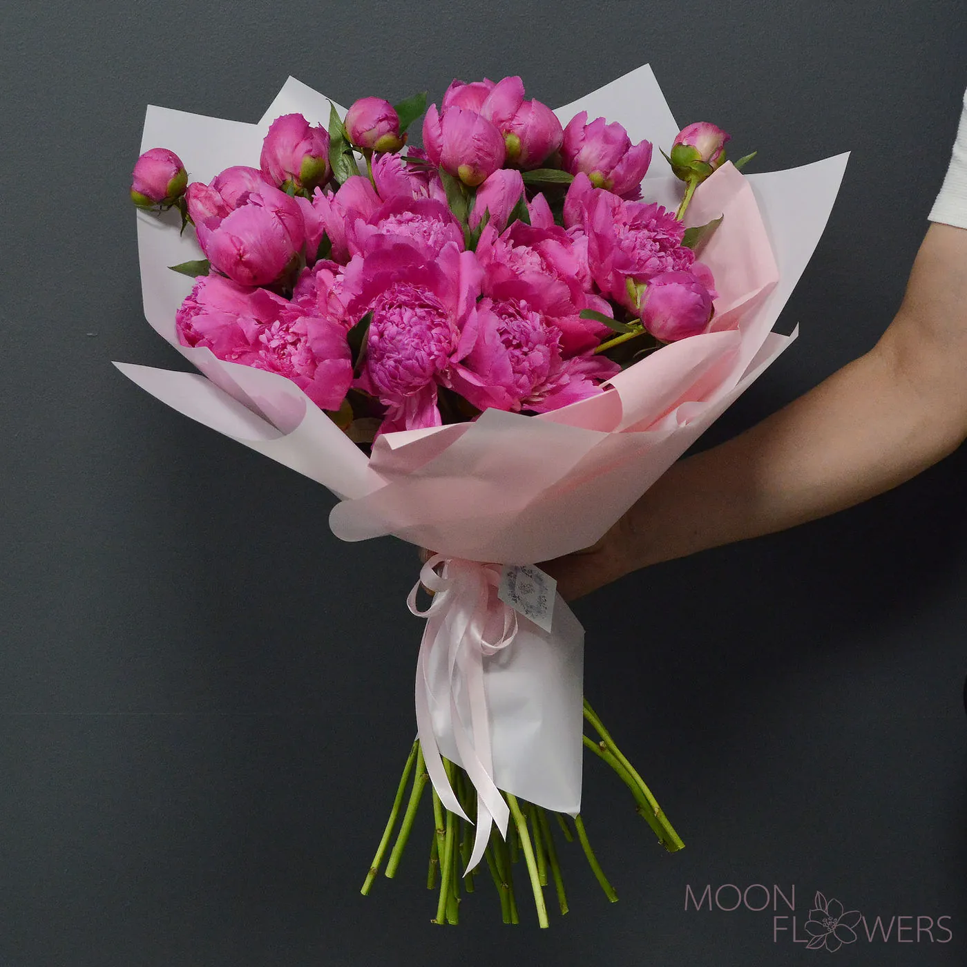 Bouquet of 21 pink peonies