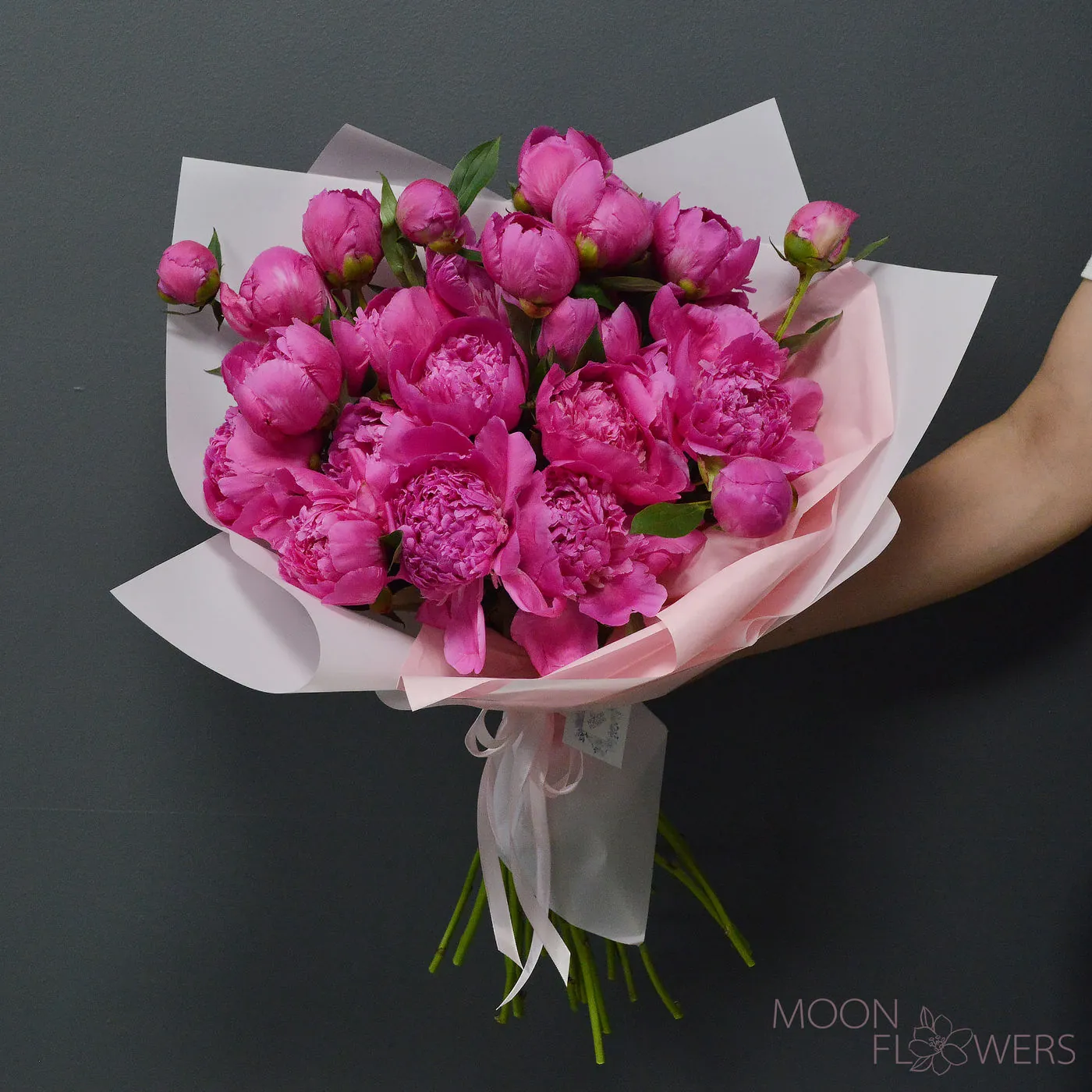 Bouquet of 21 pink peonies