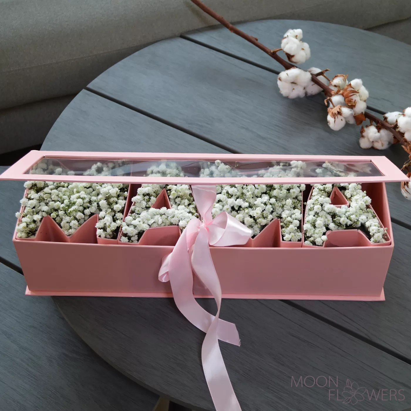 Pink box "MAMA" with gypsophila
