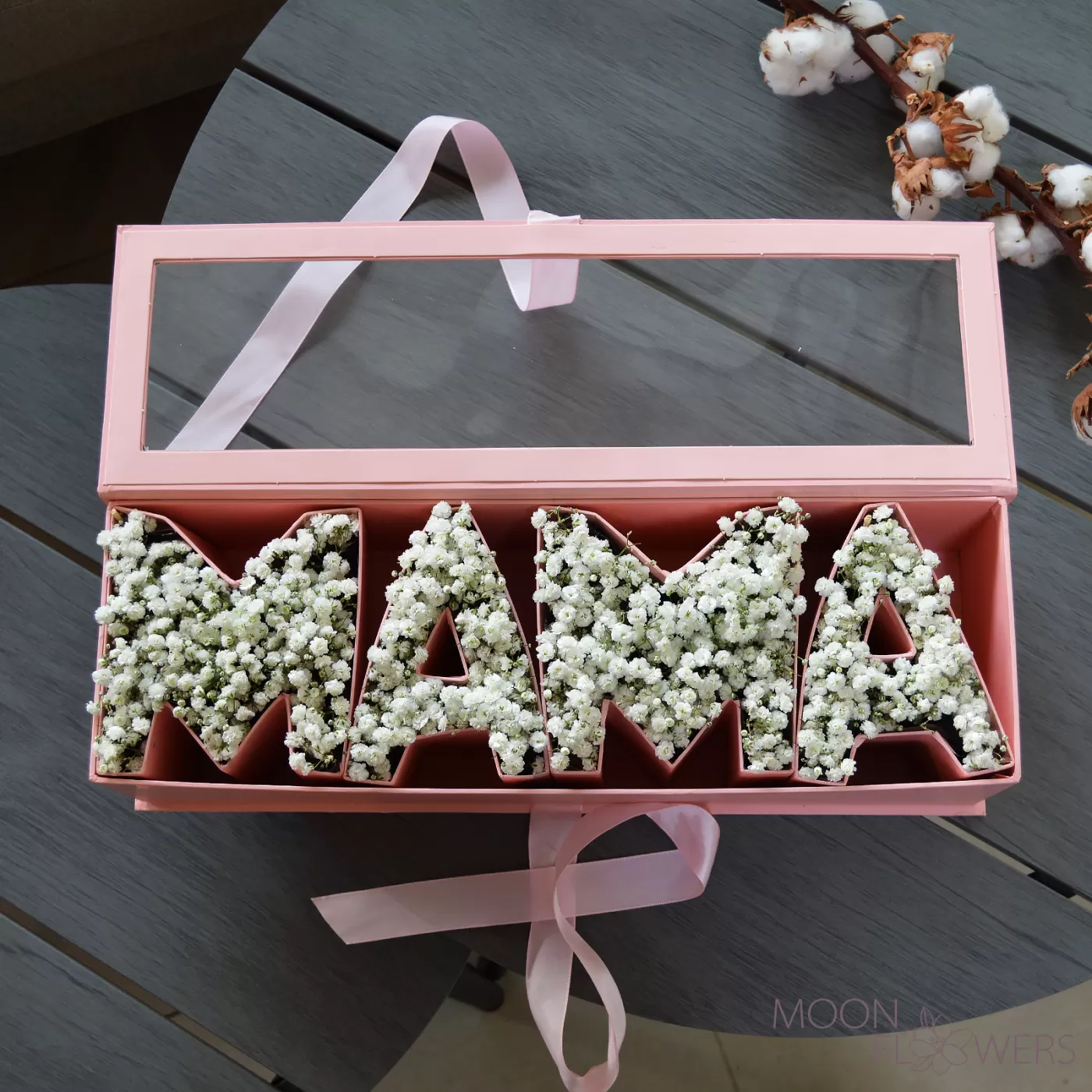 Pink box "MAMA" with gypsophila