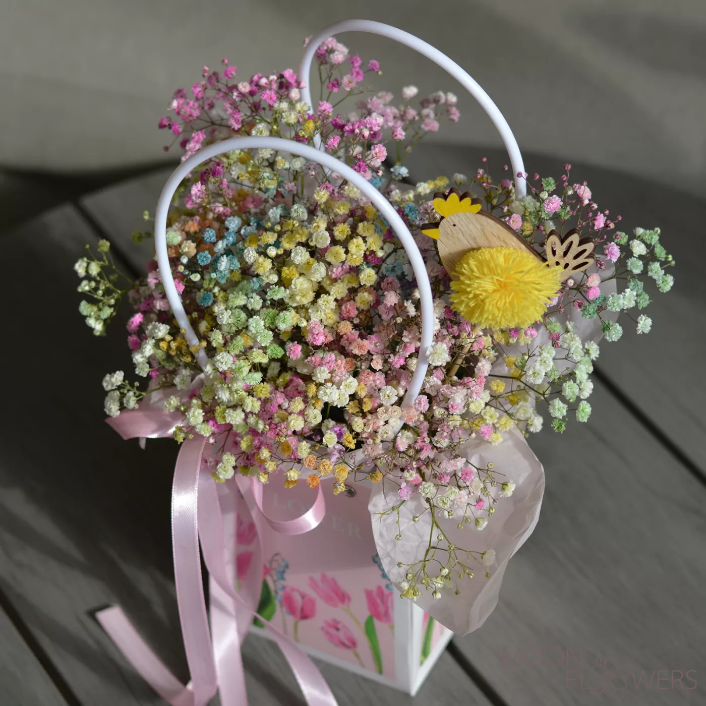 Geanuța roz cu gypsophila multicoloră