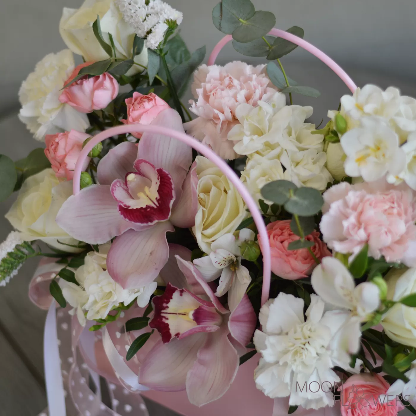 Handbag with roses, carnations and orchids
