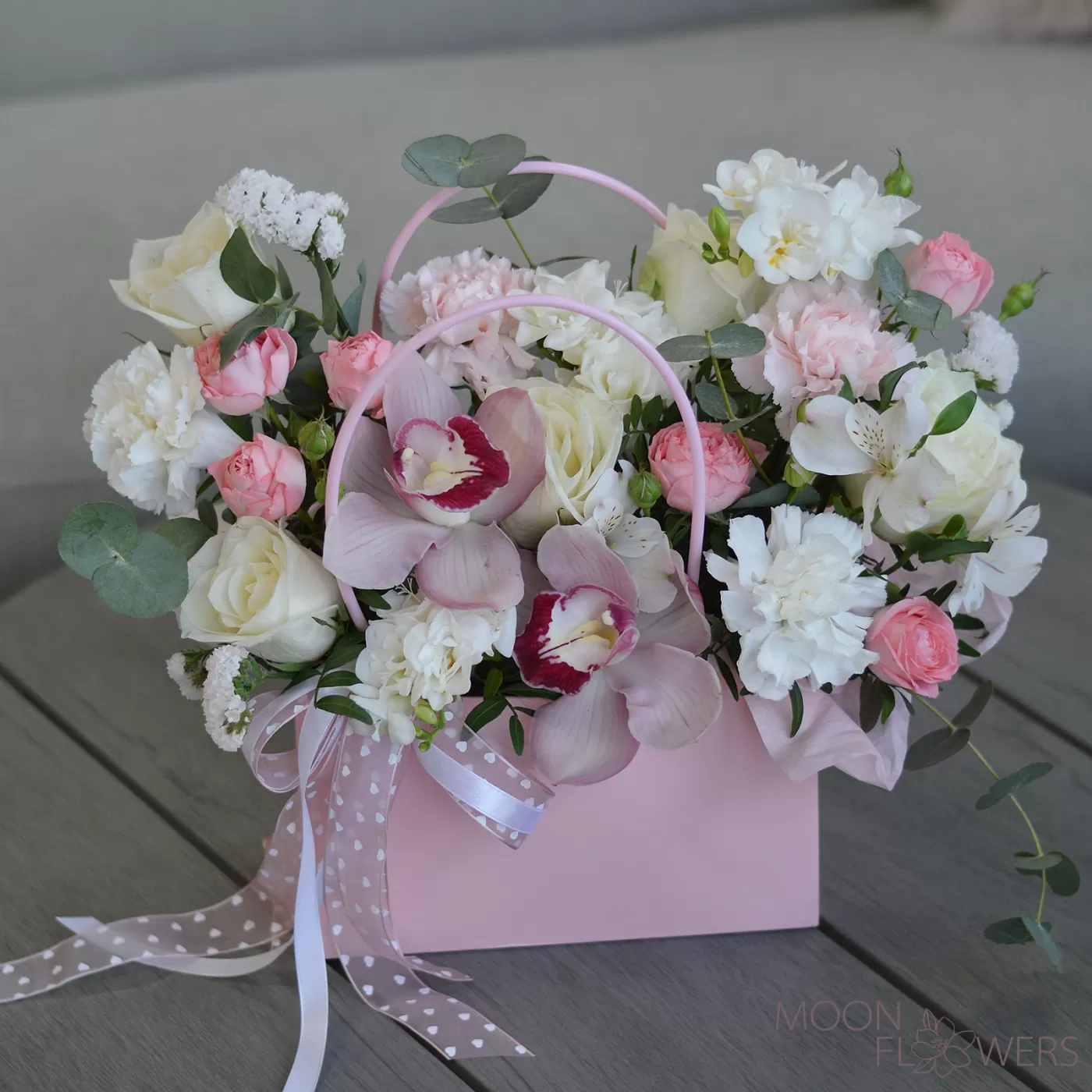 Handbag with roses, carnations and orchids