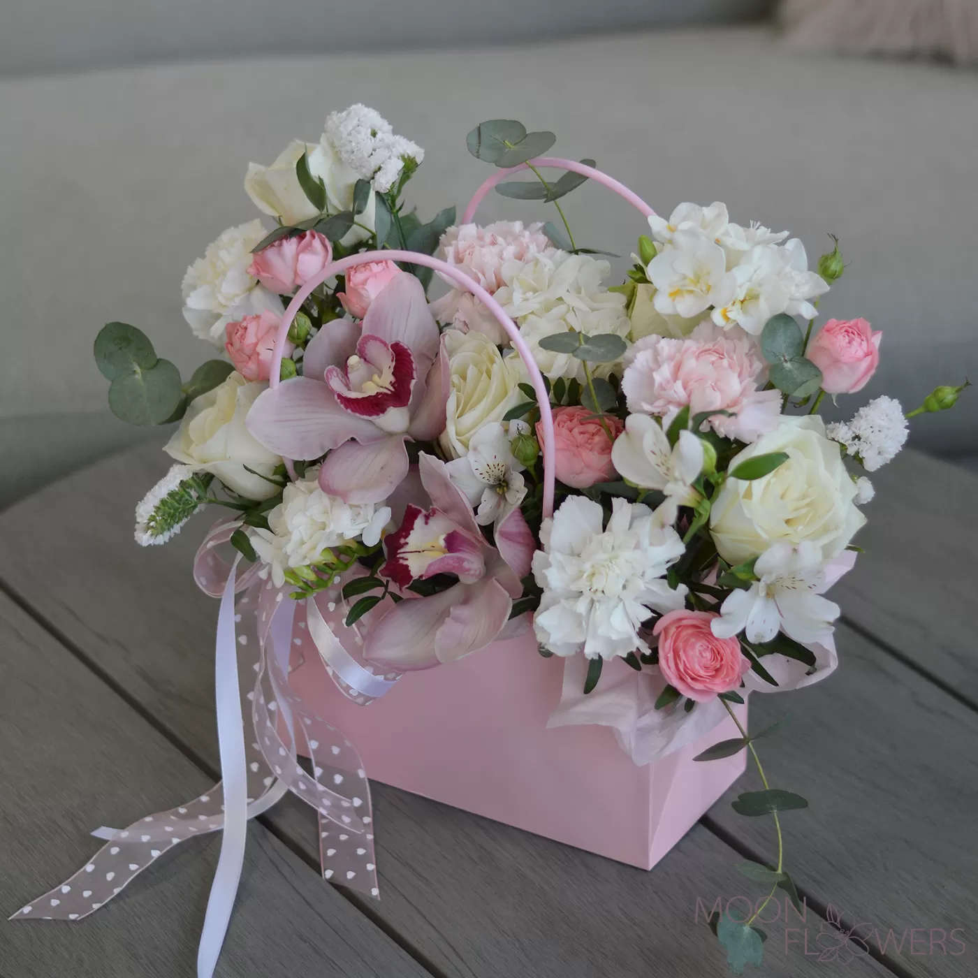 Handbag with roses, carnations and orchids