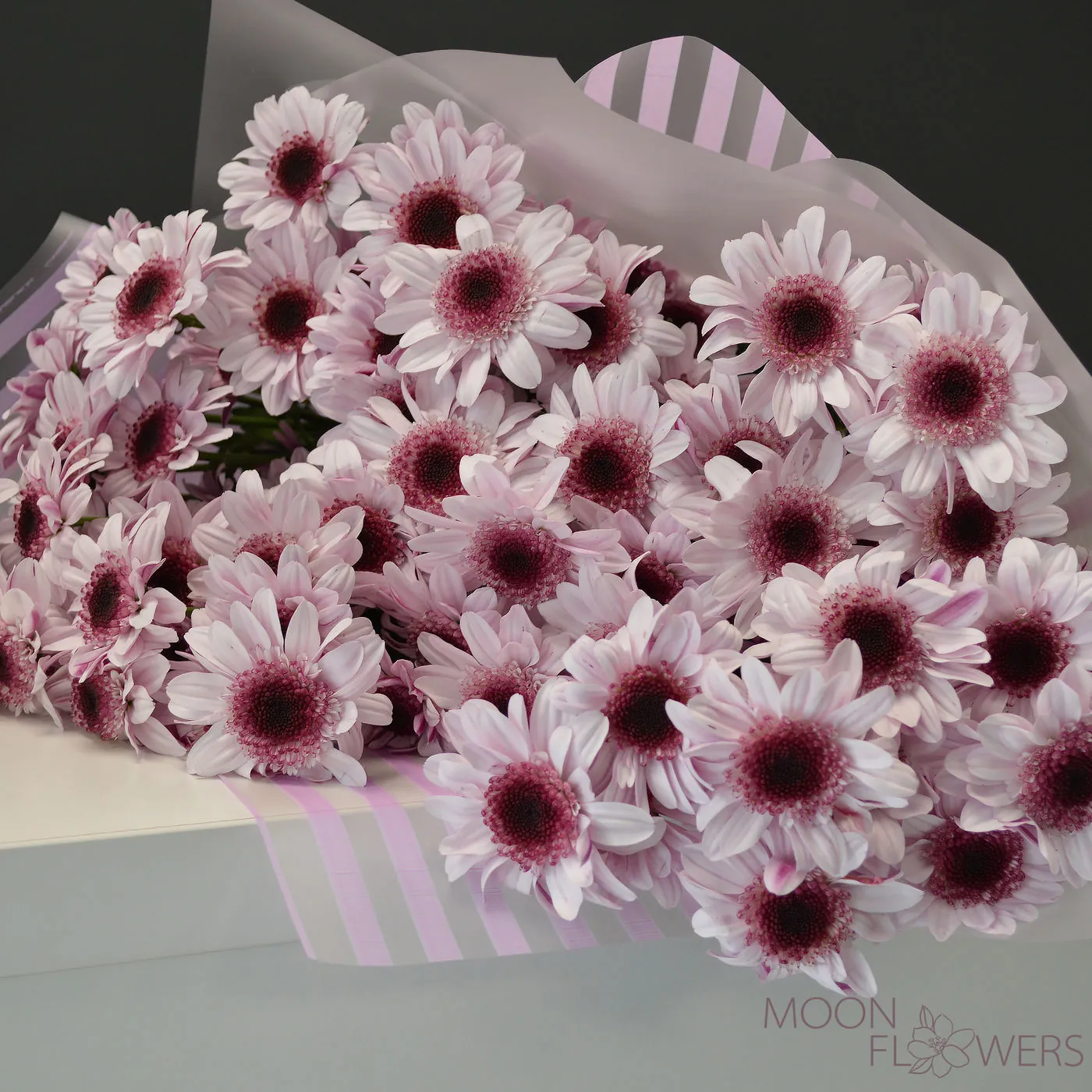 Buchet din 9 ramuri de crizantema roz