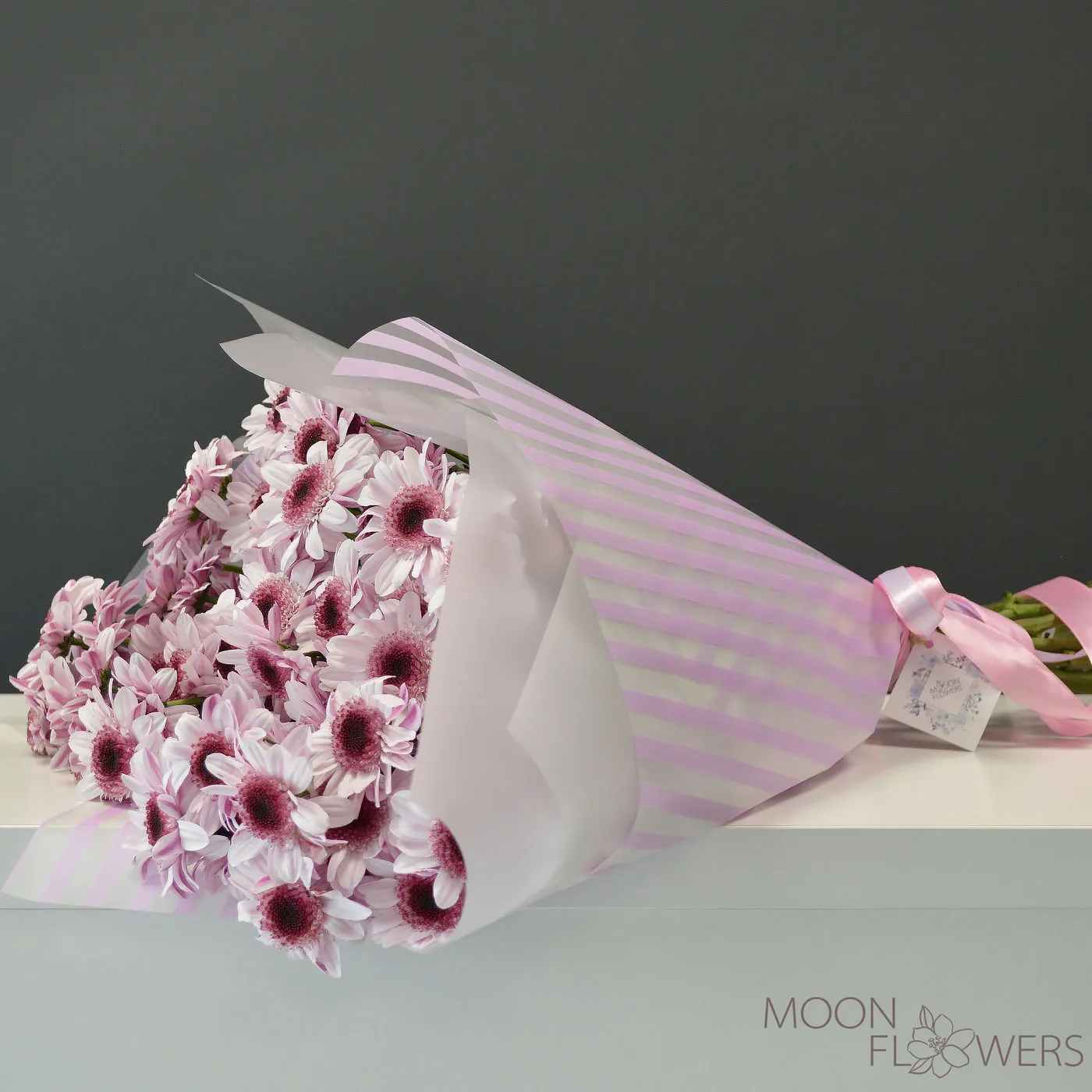 Buchet din 9 ramuri de crizantema roz